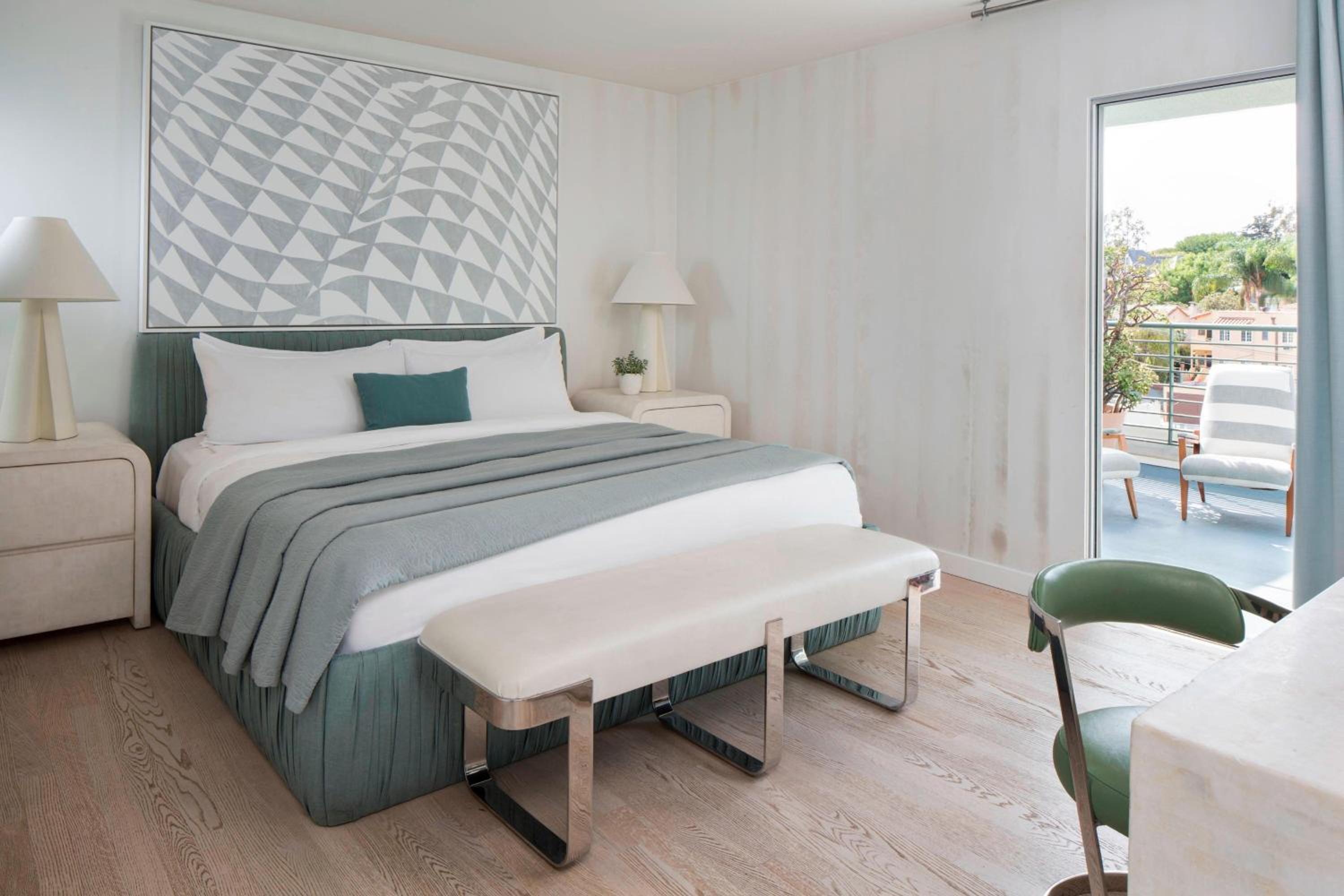 One-Bedroom Penthouse King Suite