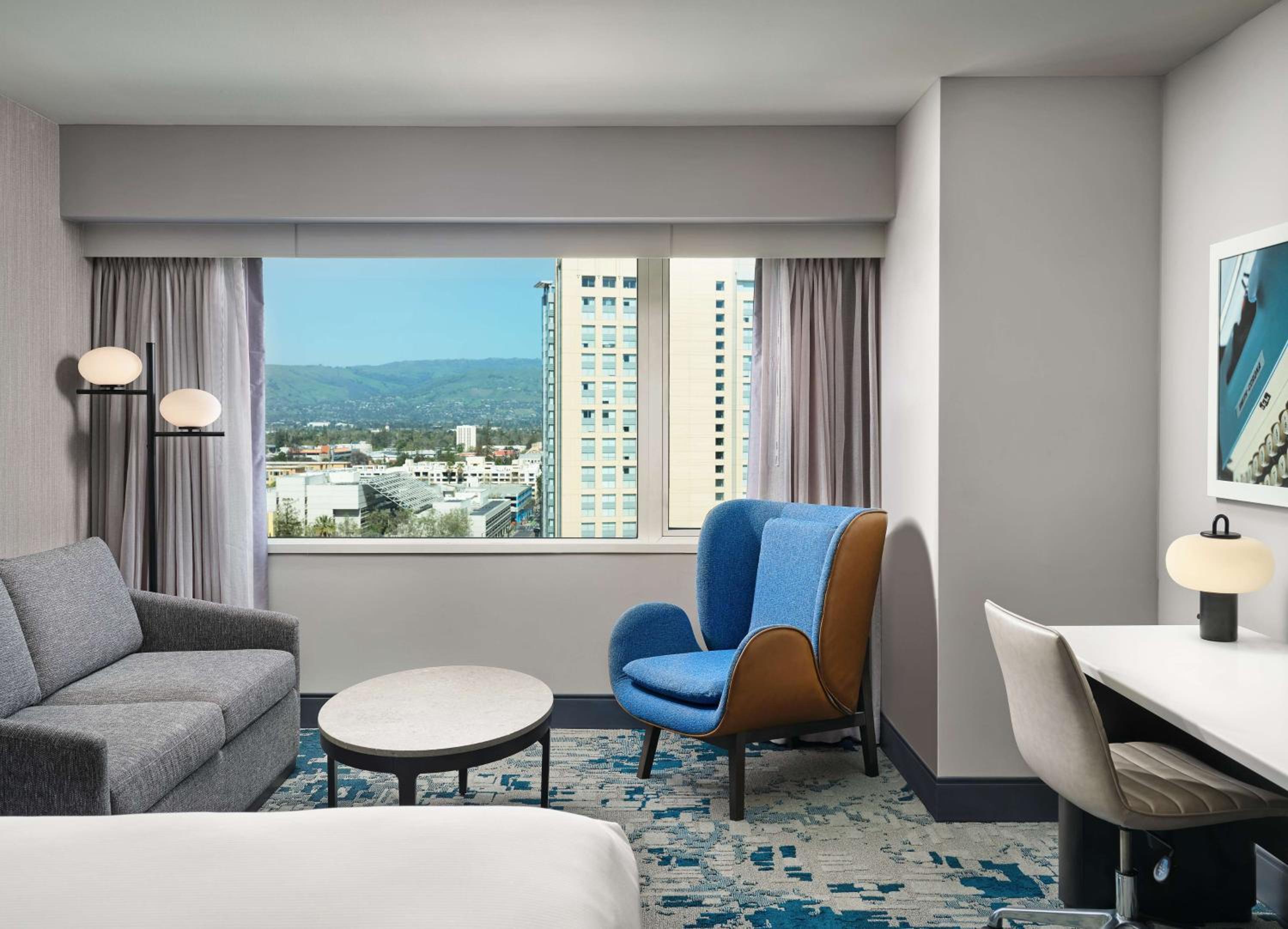 King Room with City View - Photo 4