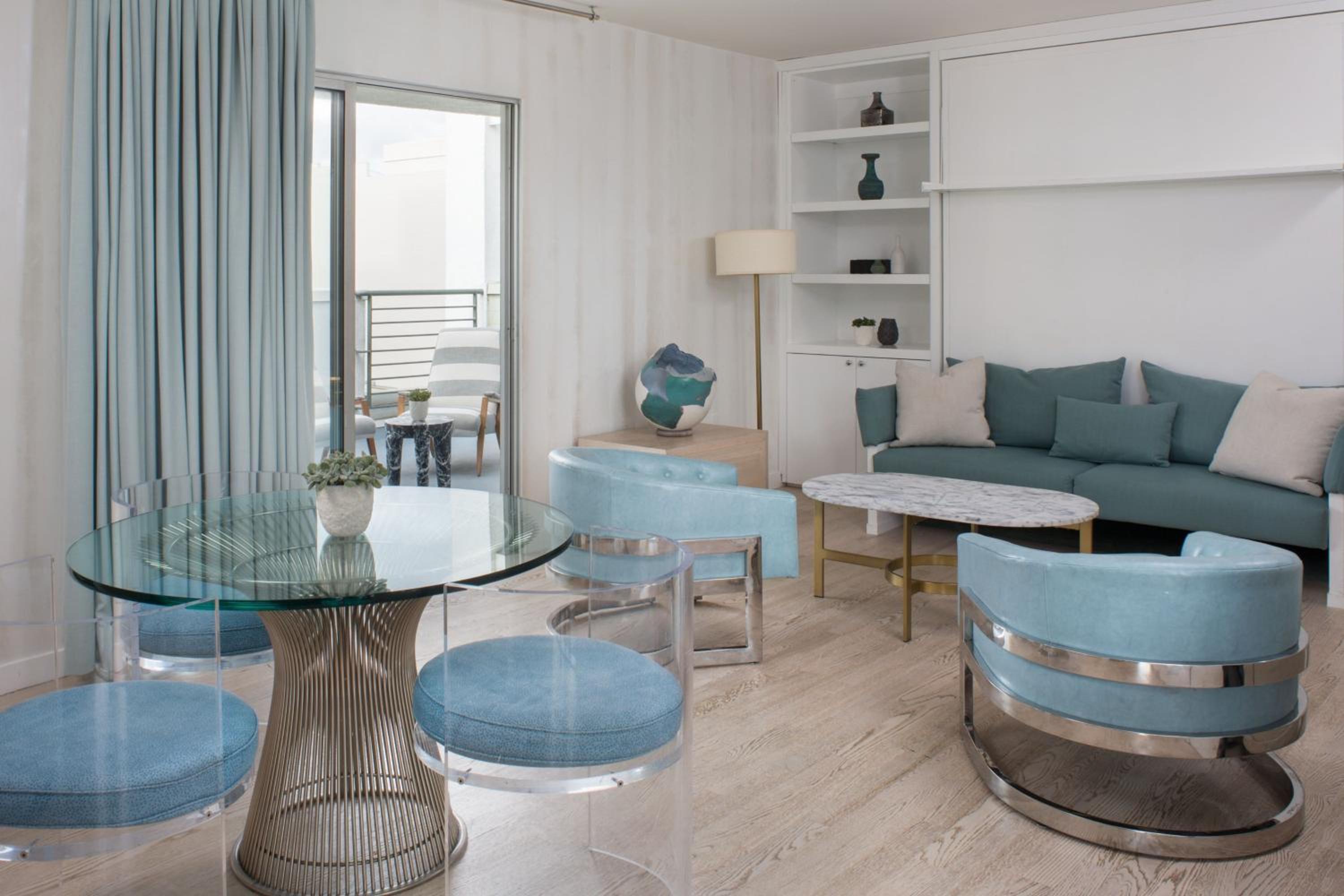One-Bedroom Penthouse King Suite thumbnail 6
