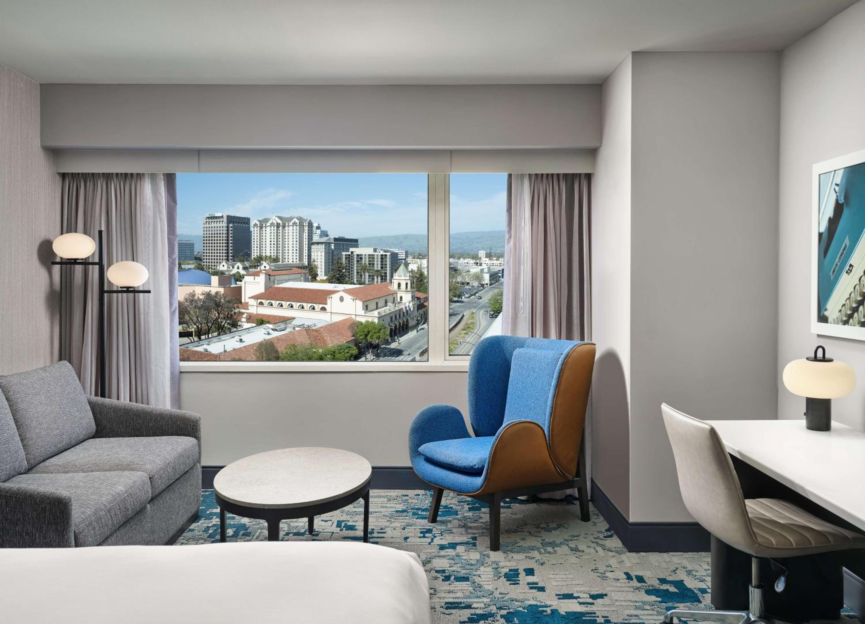 King Room with City View - Photo 5