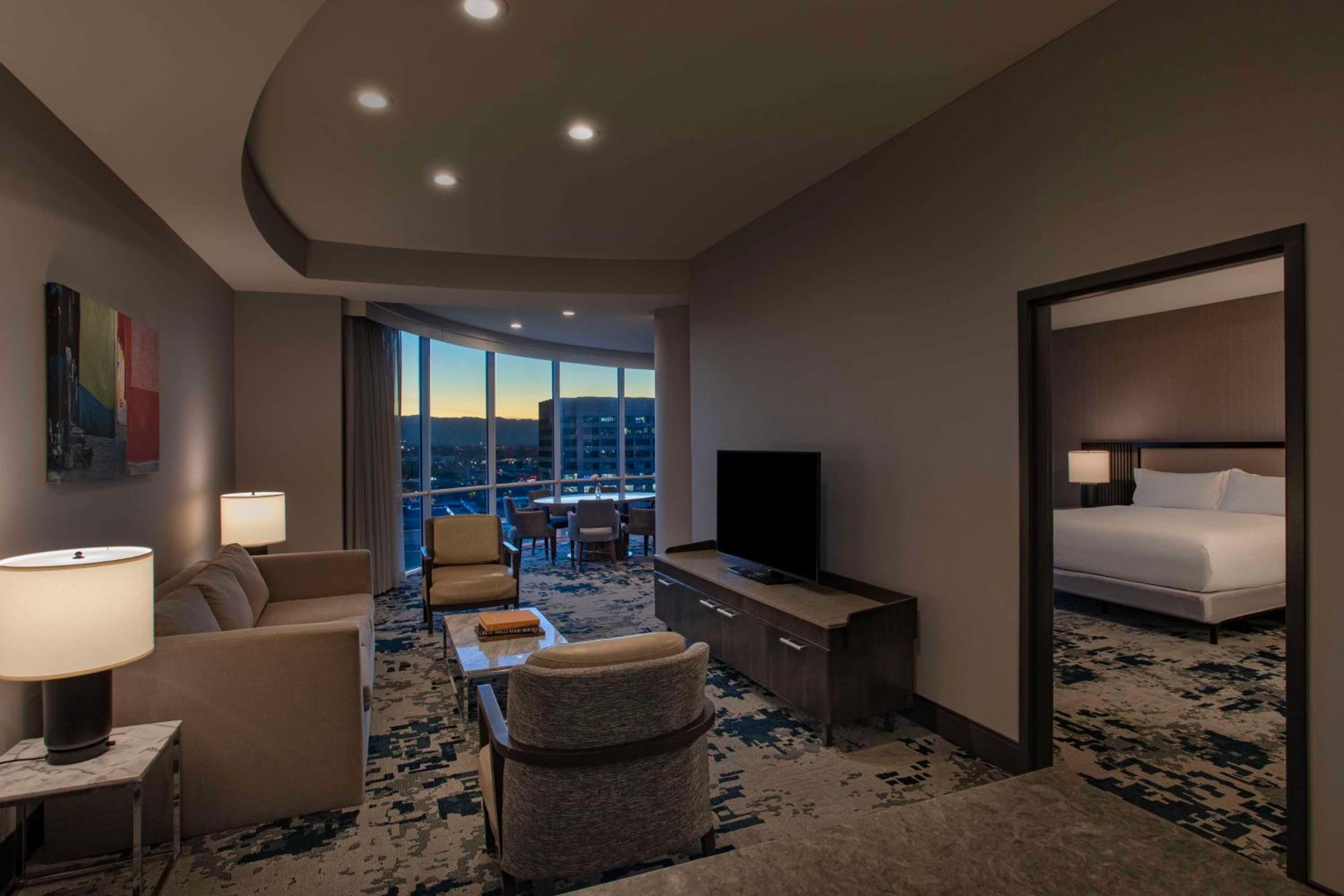 Signature King Suite - Photo 6