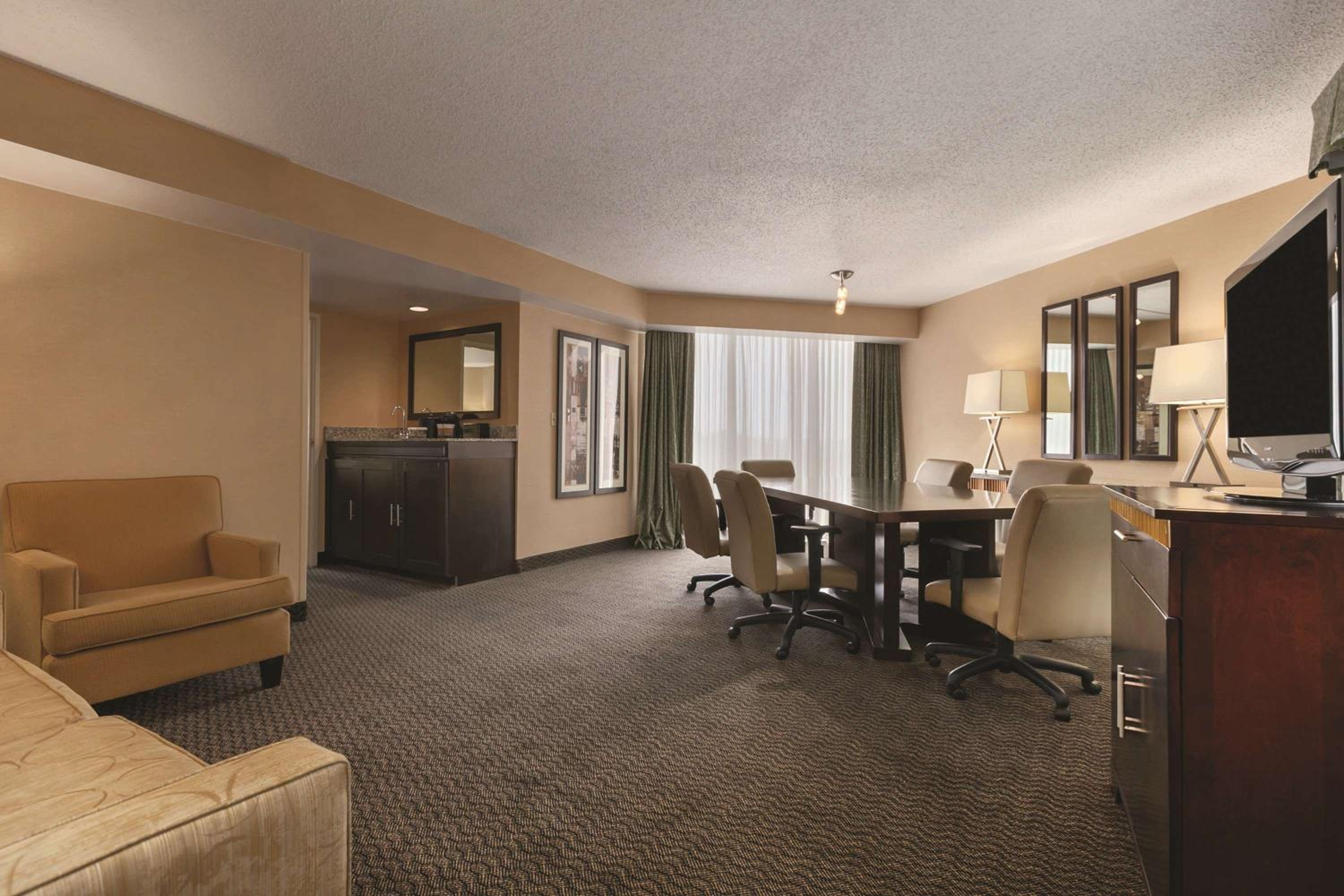 Two-Bedroom Suite - Non-Smoking - Photo 4