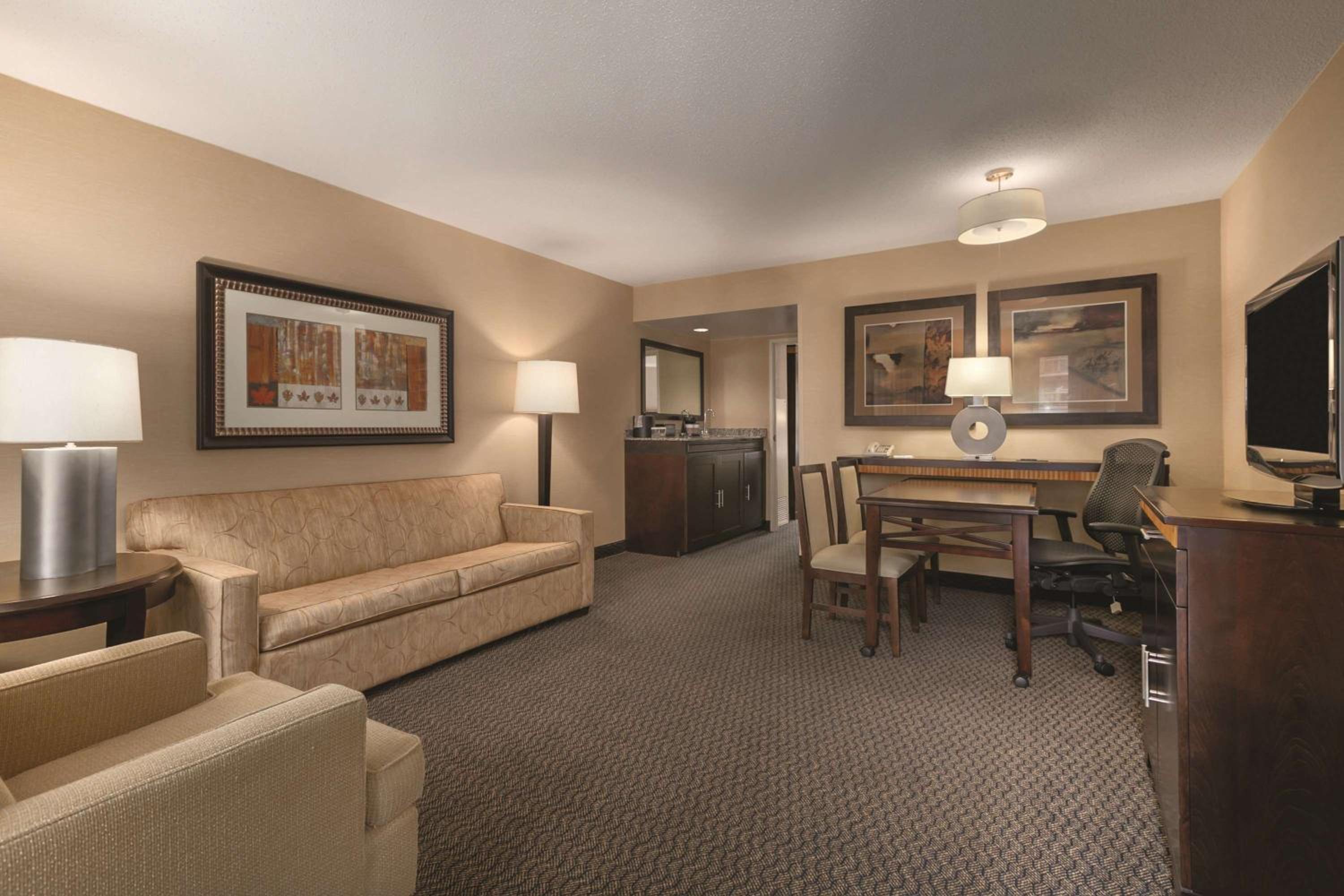 Two-Room King Suite - Non-Smoking - Photo 4