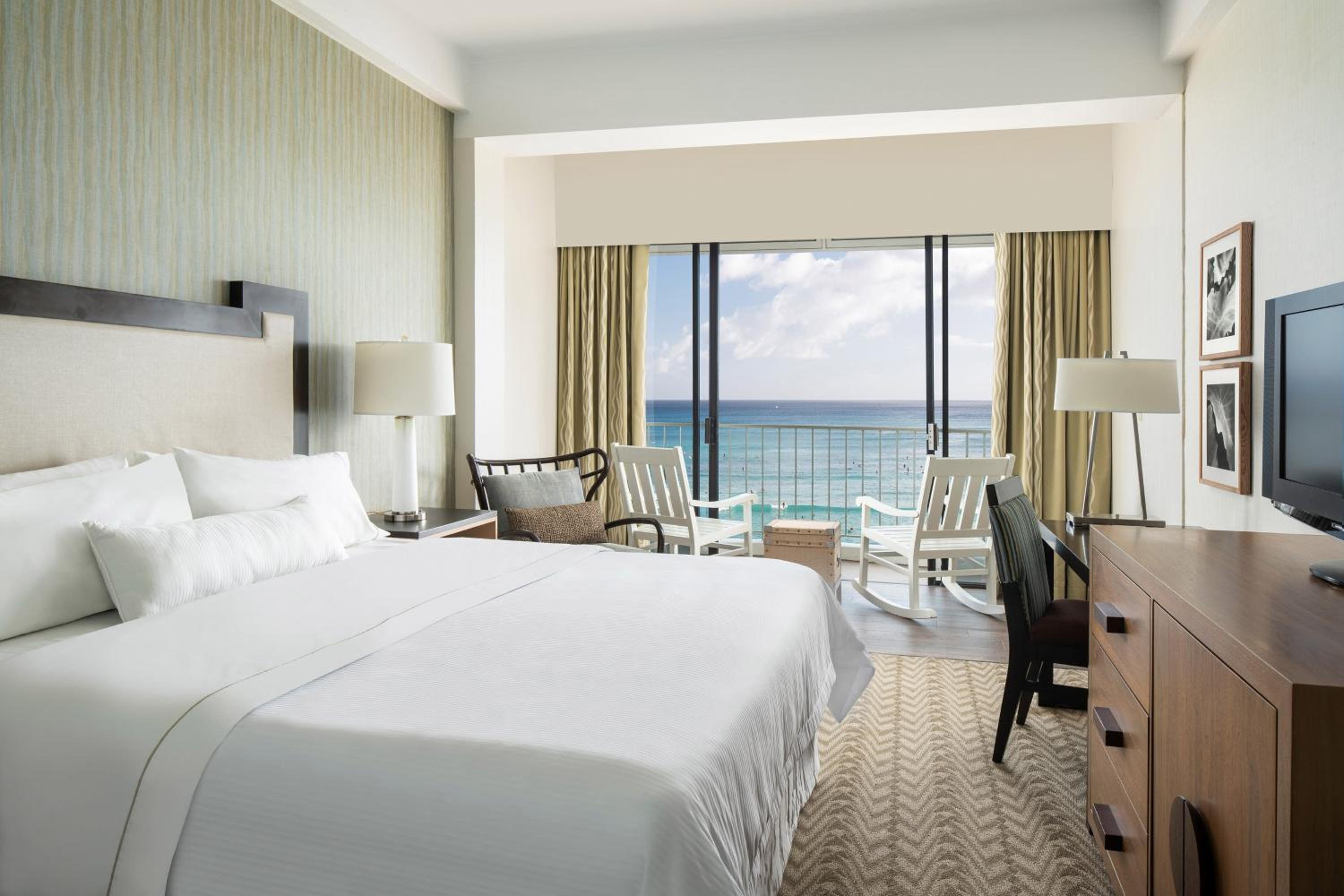 Diamond Oceanfront King Room with Roll-In Shower - Mobility and Hearing Accessible