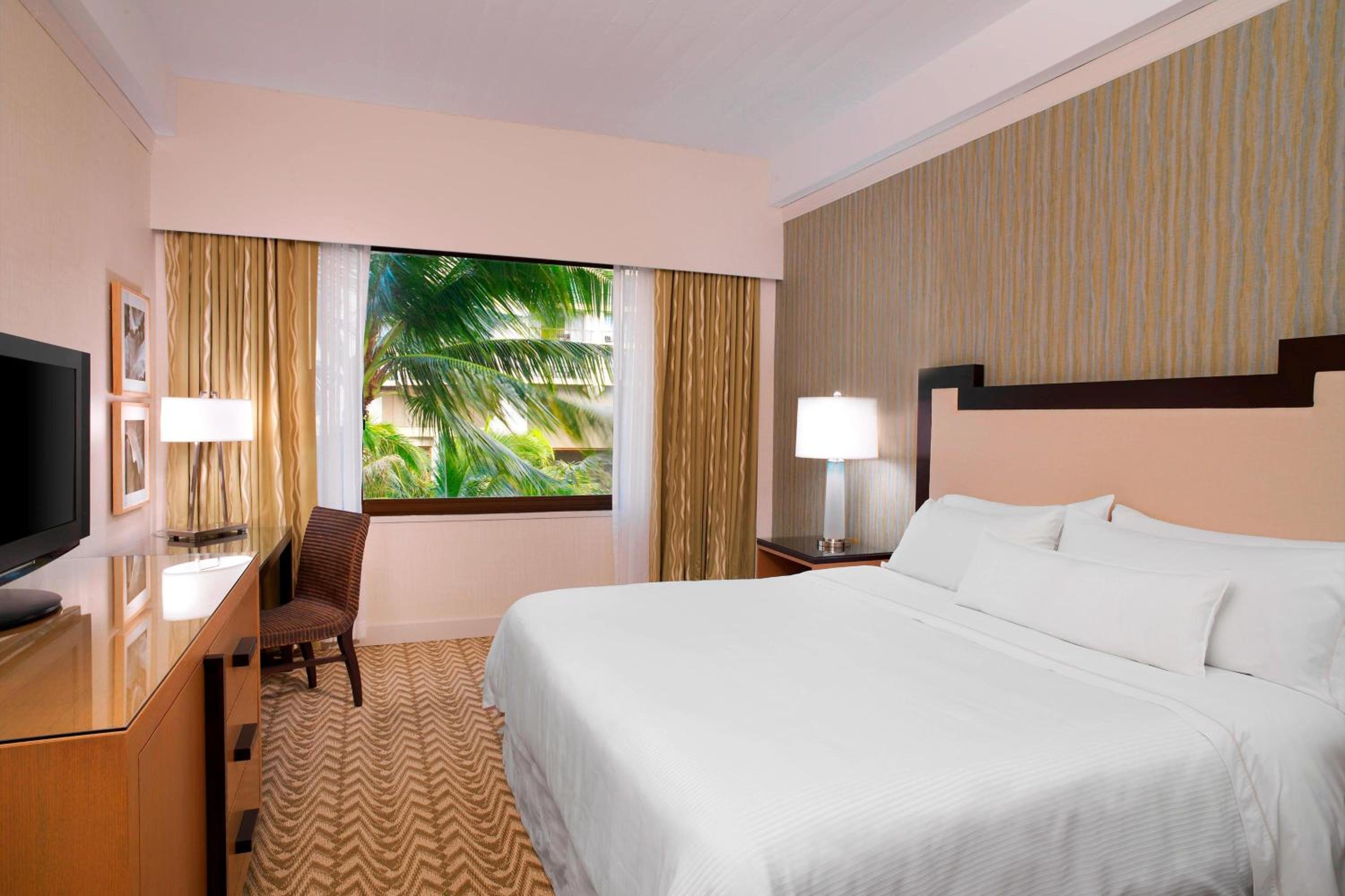 Diamond King or Queen Room with Roll-In Shower and City View - Mobility and Hearing Accessible