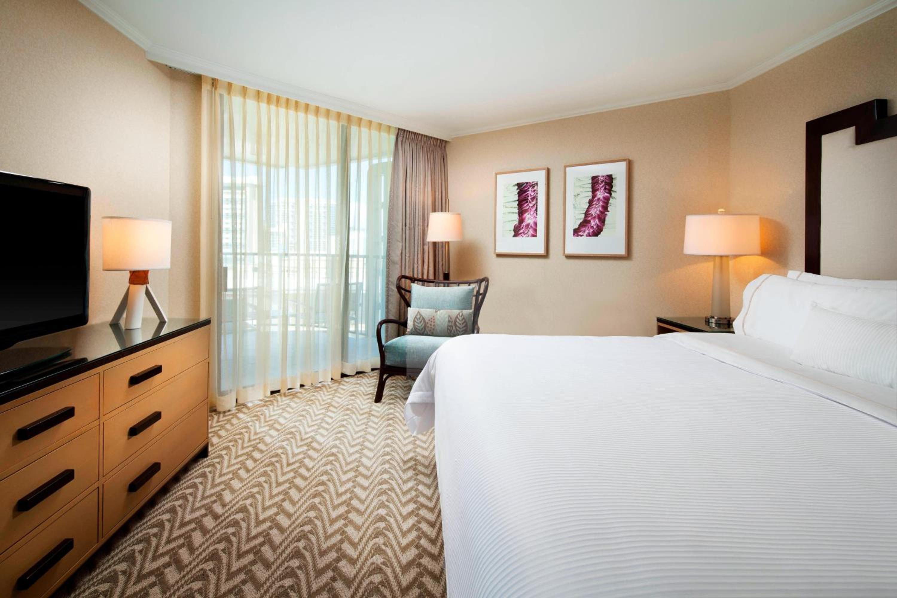 Newly Renovated Tower Partial Ocean View, Larger Guest room, 1 King - Photo 1