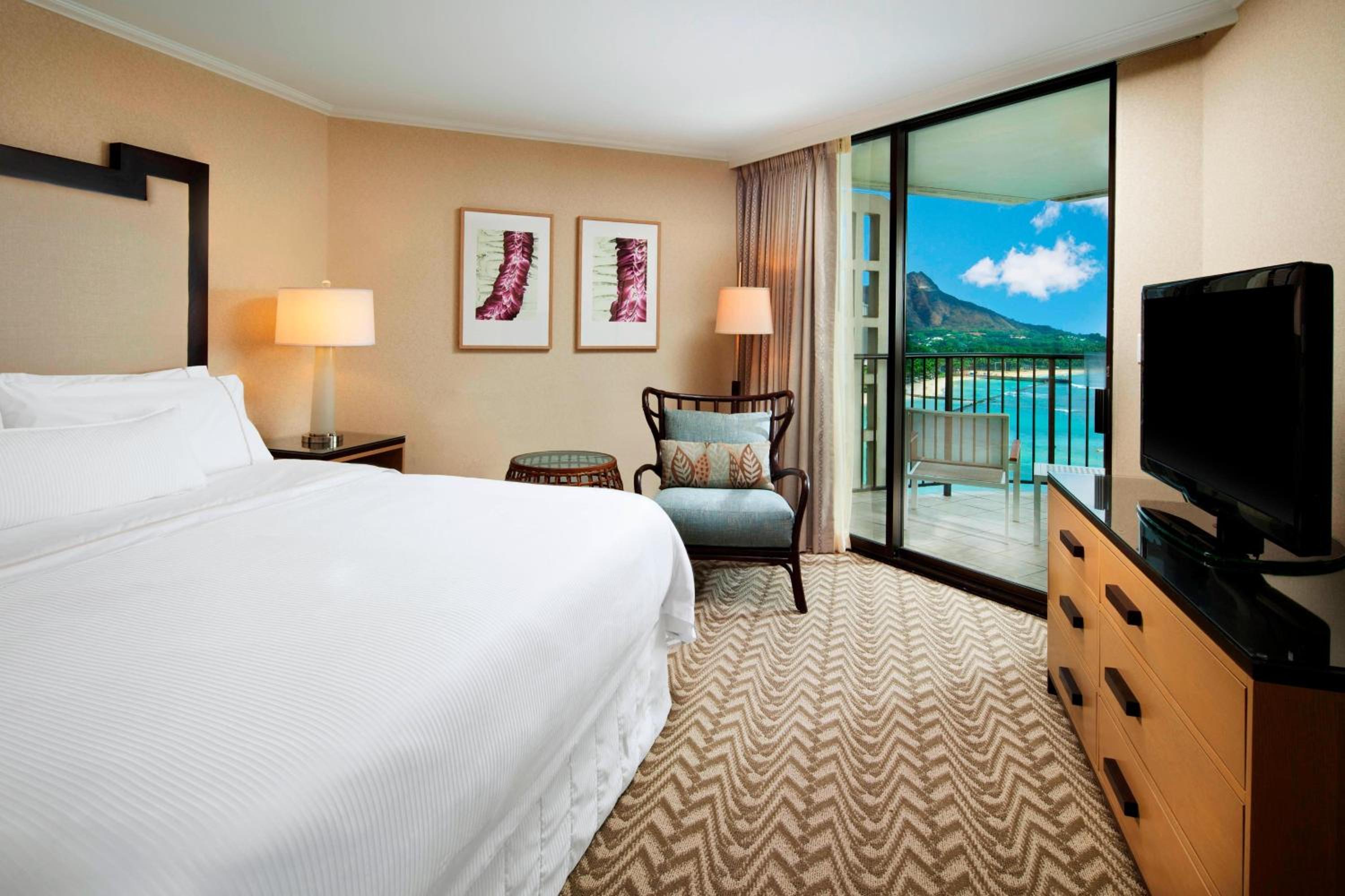 Newly Renovated Tower Premier Ocean View, Larger Guest room, 1 King - Photo 1