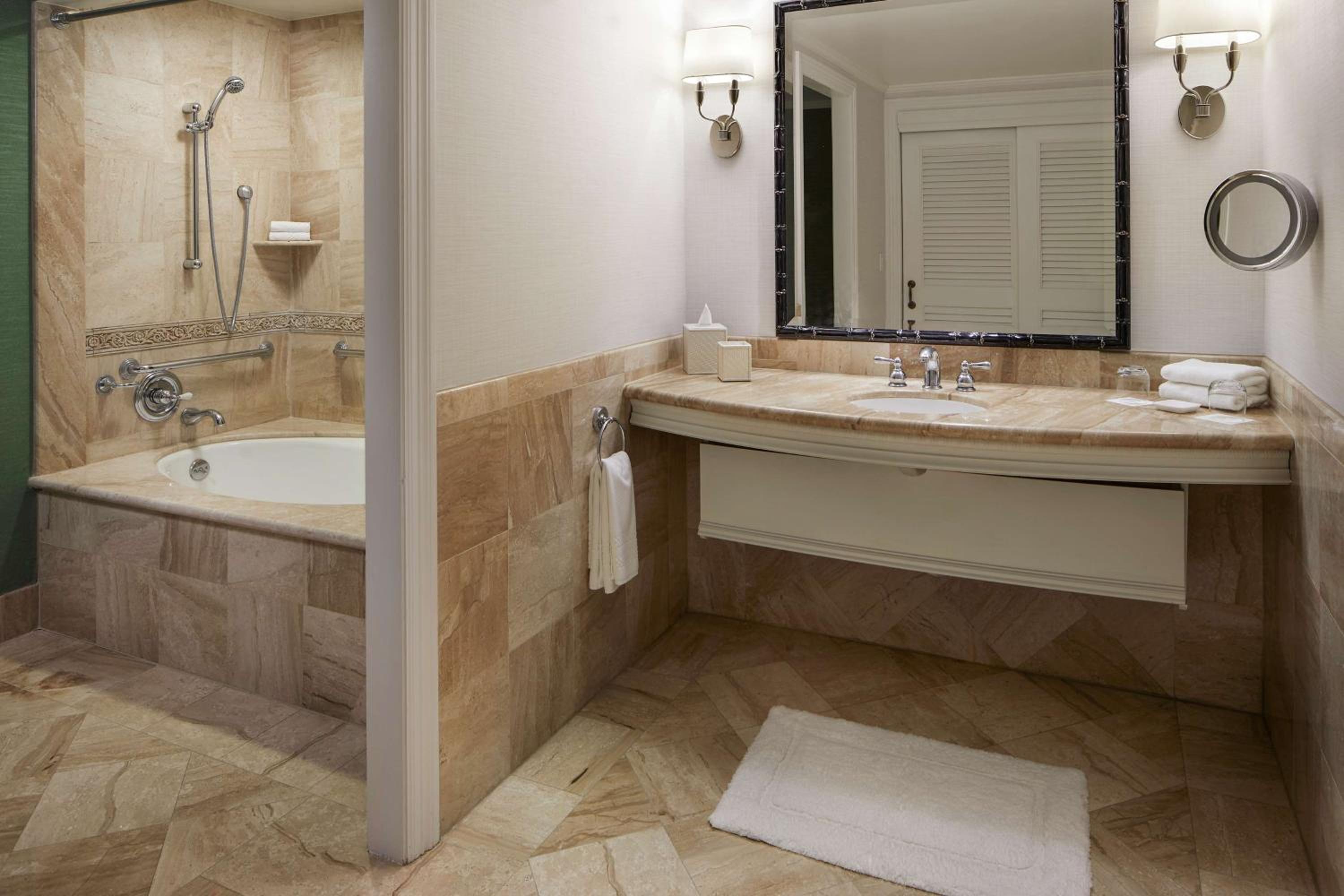 Deluxe King Room with Garden View and Tub - Mobility and Hearing Accessible
