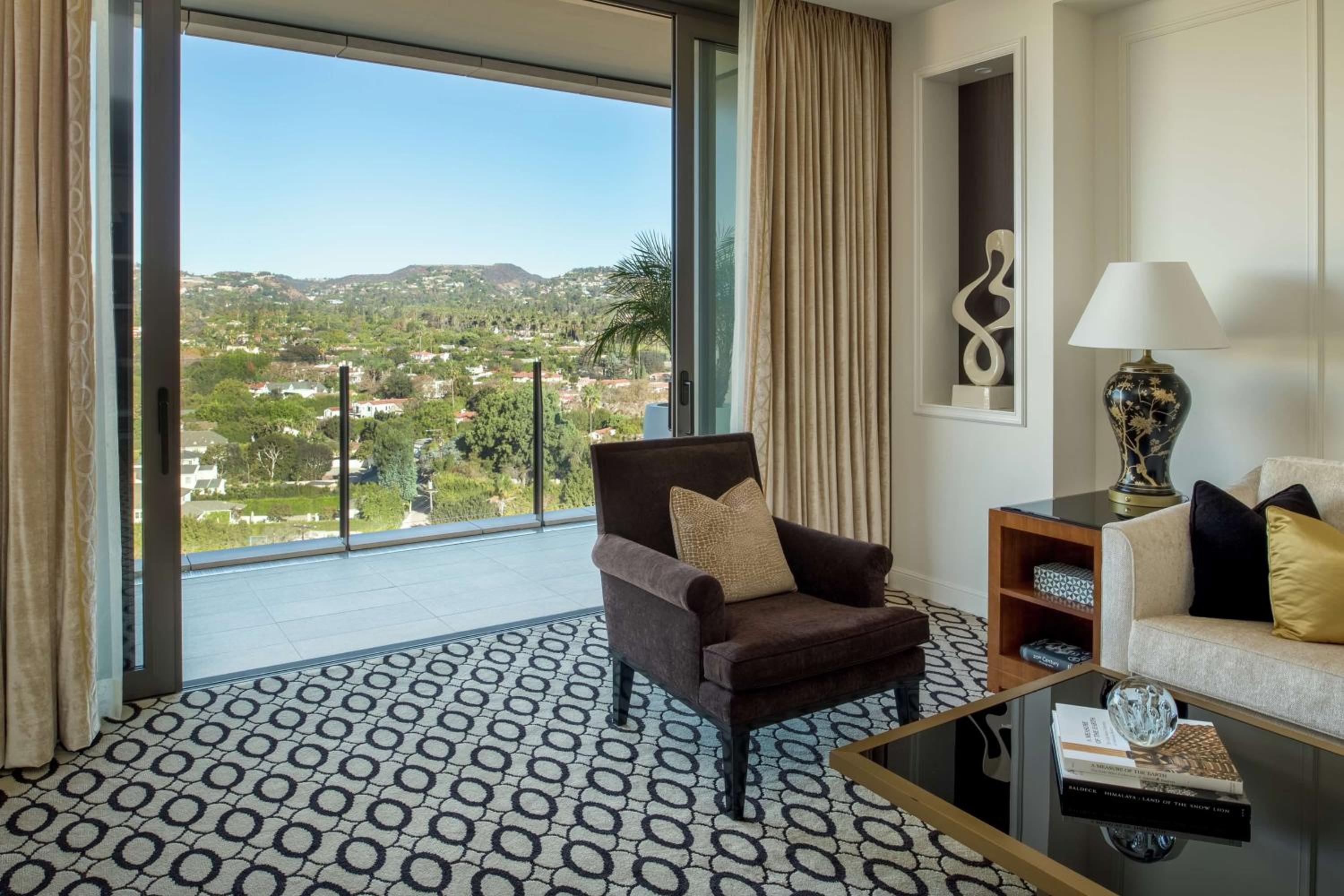 Hollywood Suite with Terrace and View