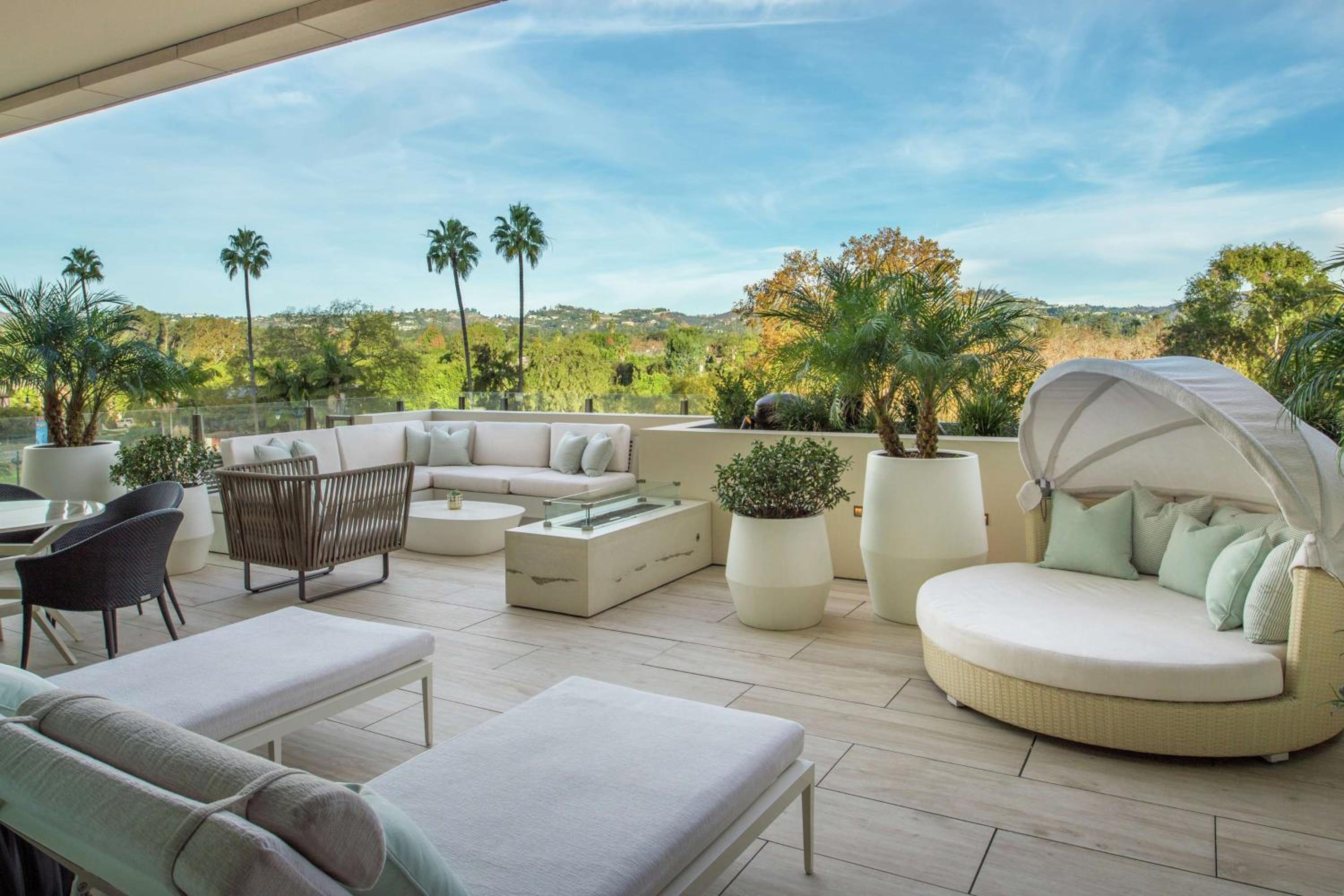 Villa with Terrace thumbnail 5