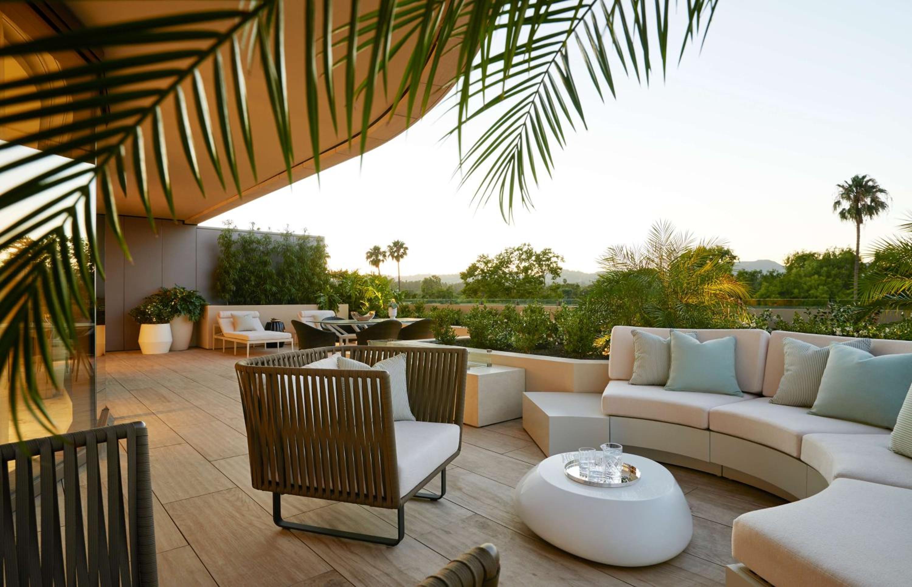 Villa with Terrace thumbnail 6