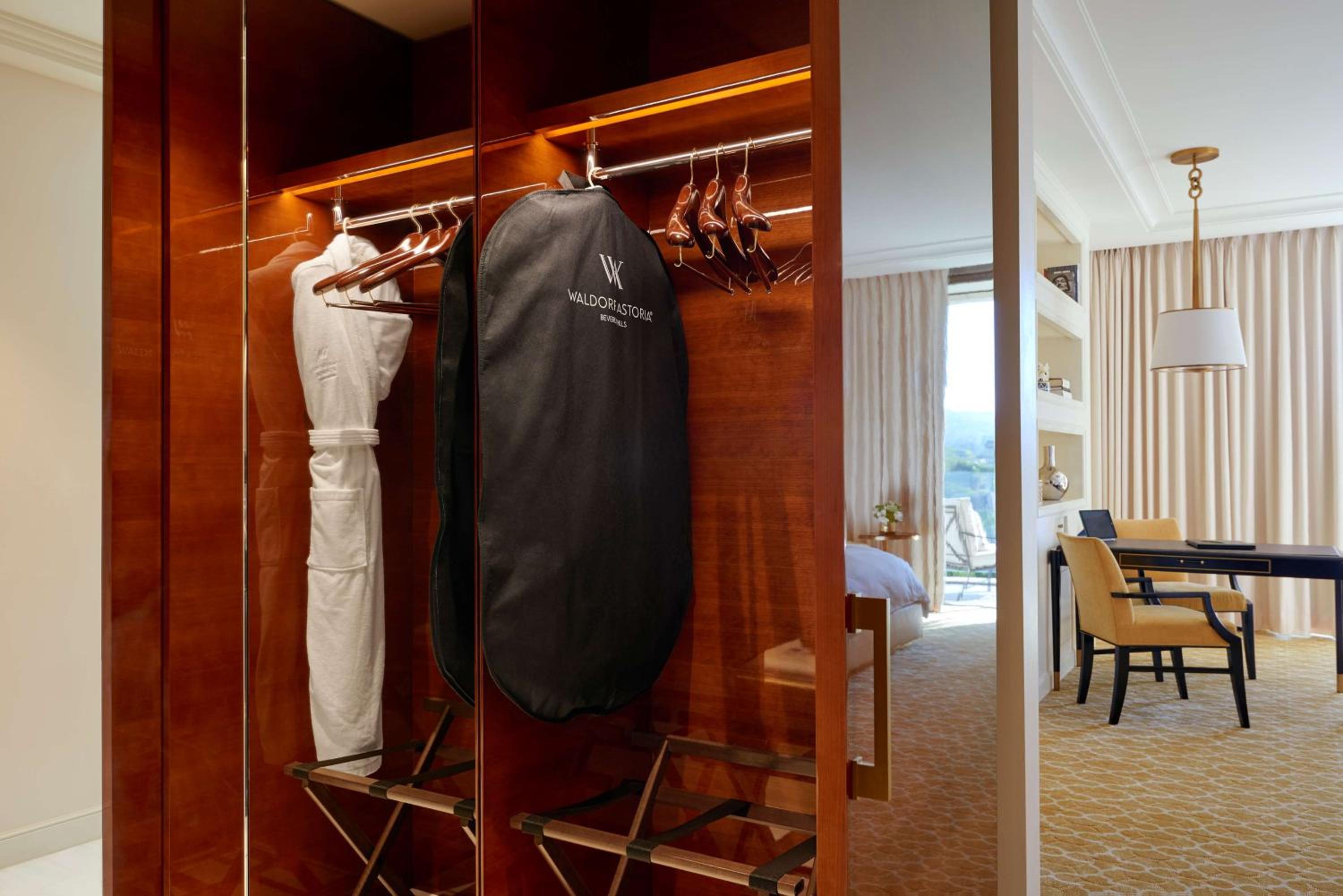 Deluxe Queen Room with Two Queen Beds and Tub - Hearing Accessible