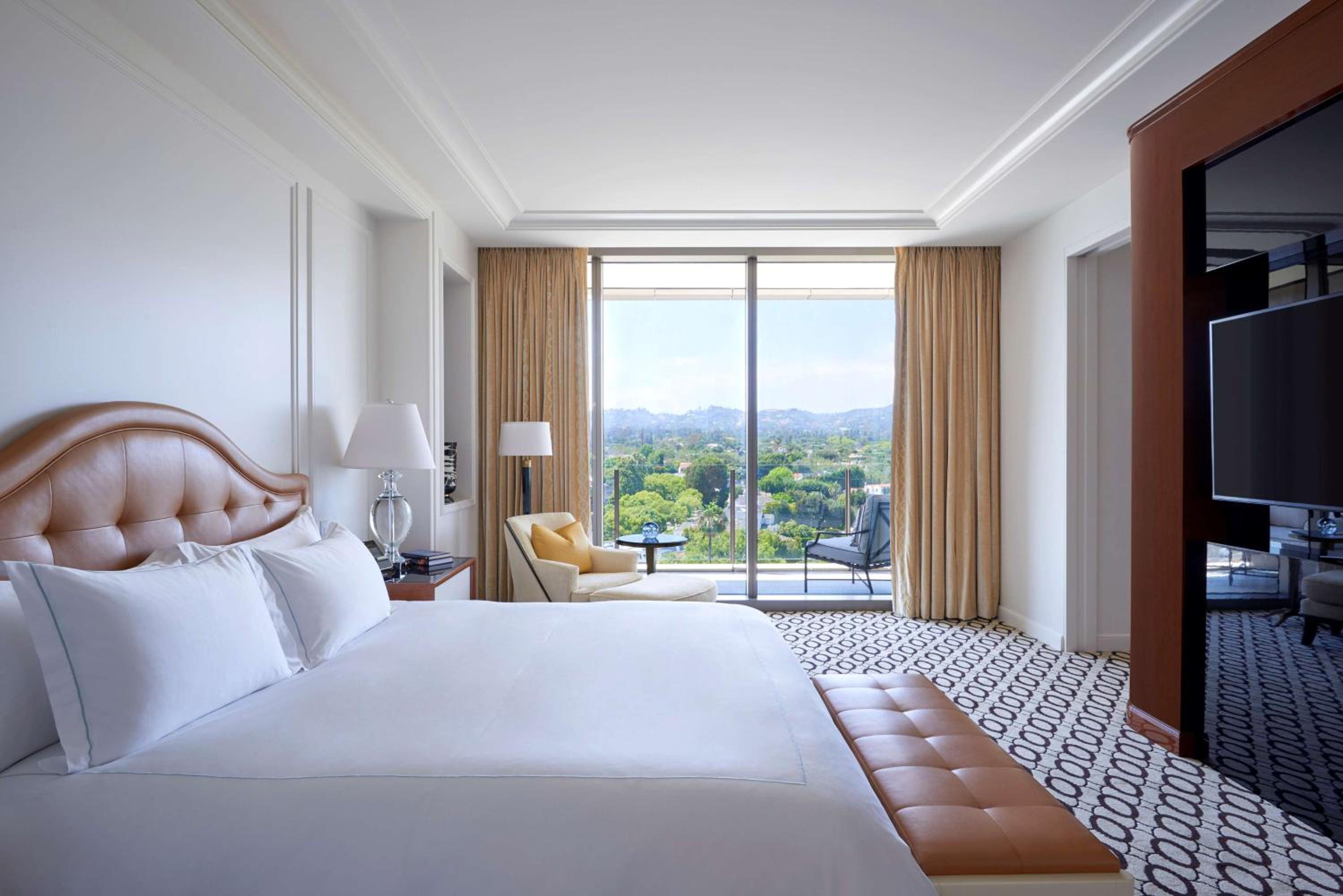 Hollywood Suite with Terrace and View