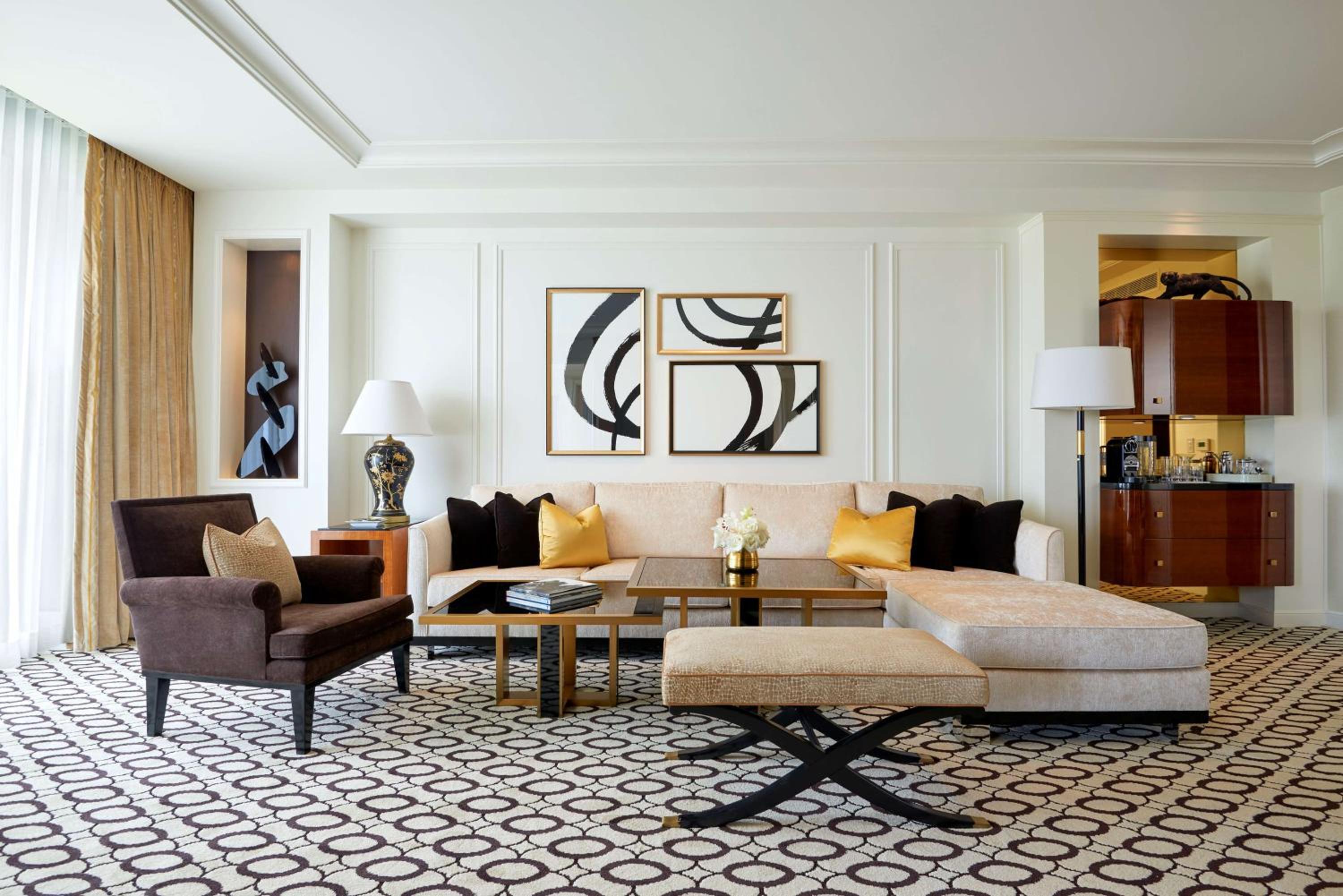 Hollywood Suite with Terrace and View