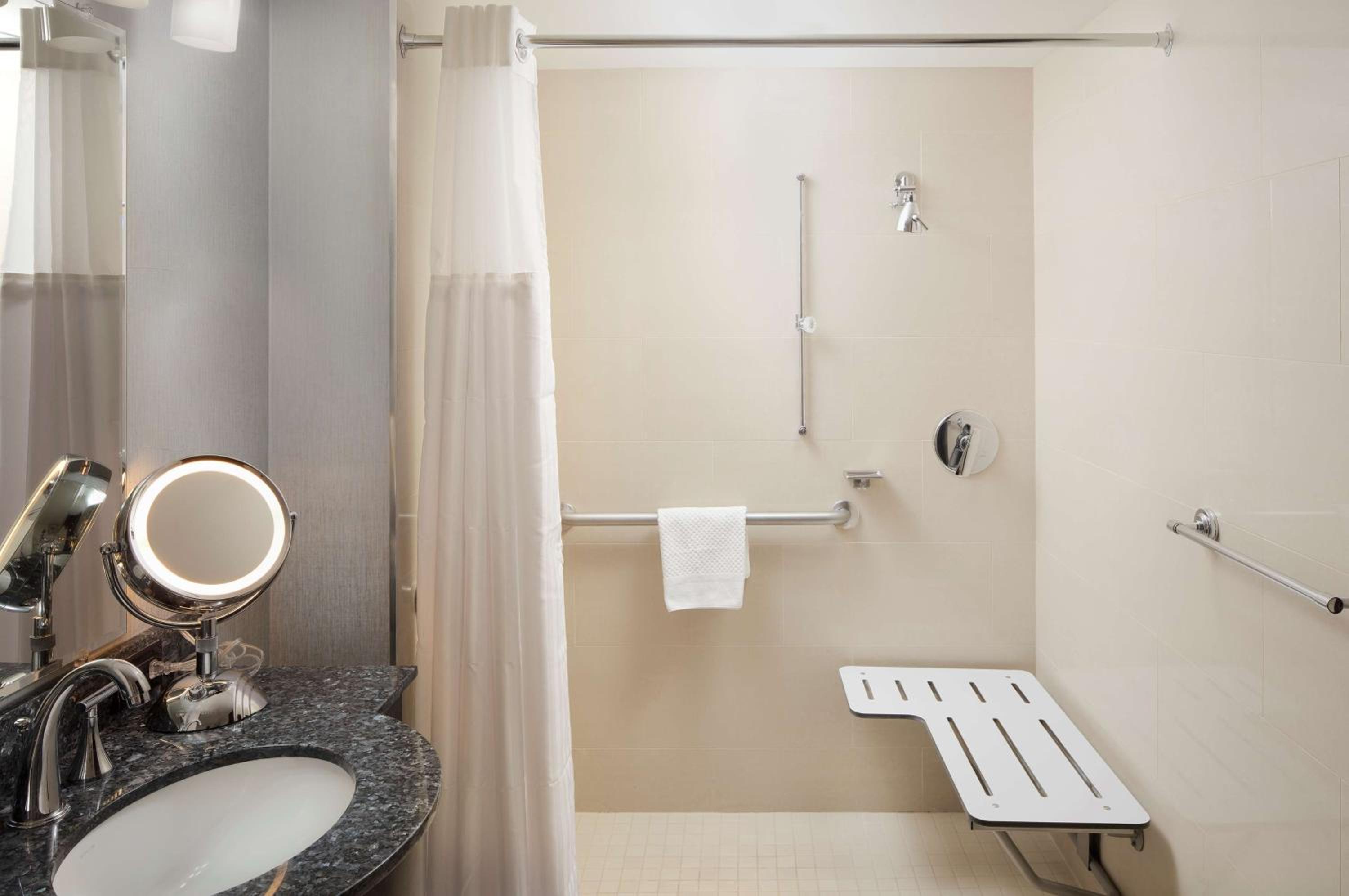 Double Room with Two Double Beds and Roll-in Shower - Mobility/Hearing Access photo 2