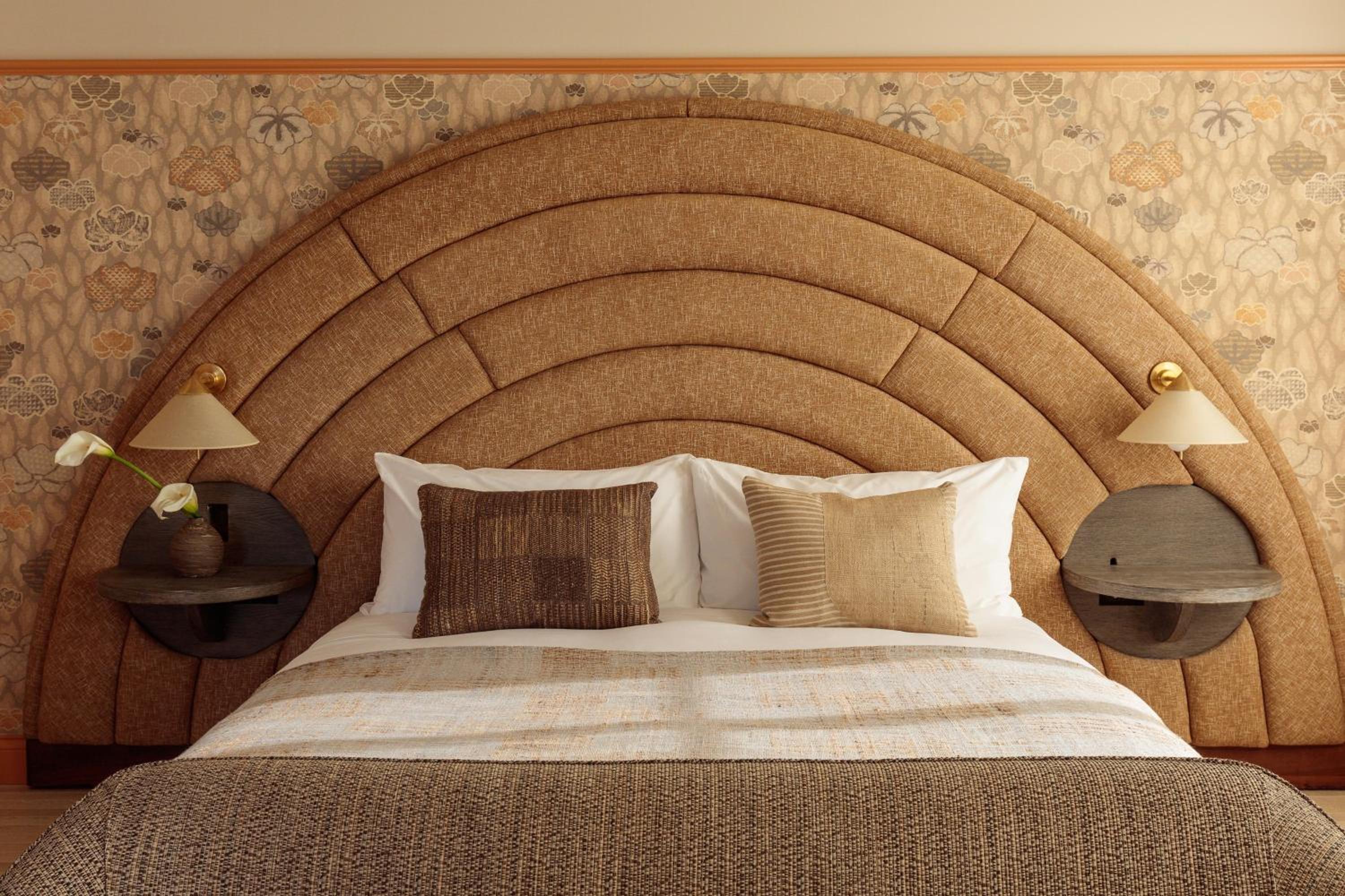 Landmark Garden Terrace, Guest room, 1 King
