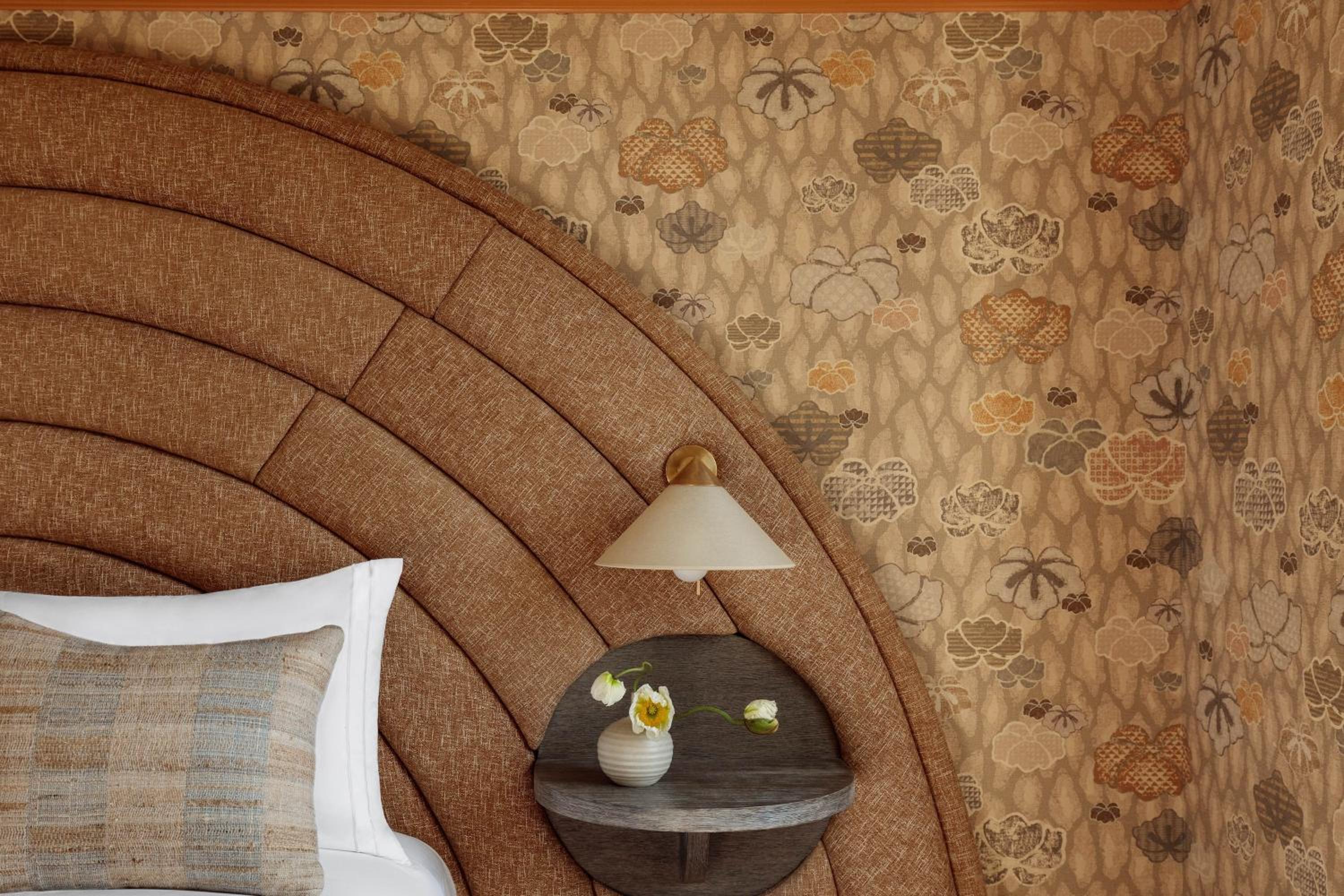Landmark Deluxe Queen, Guest room, 1 Queen
