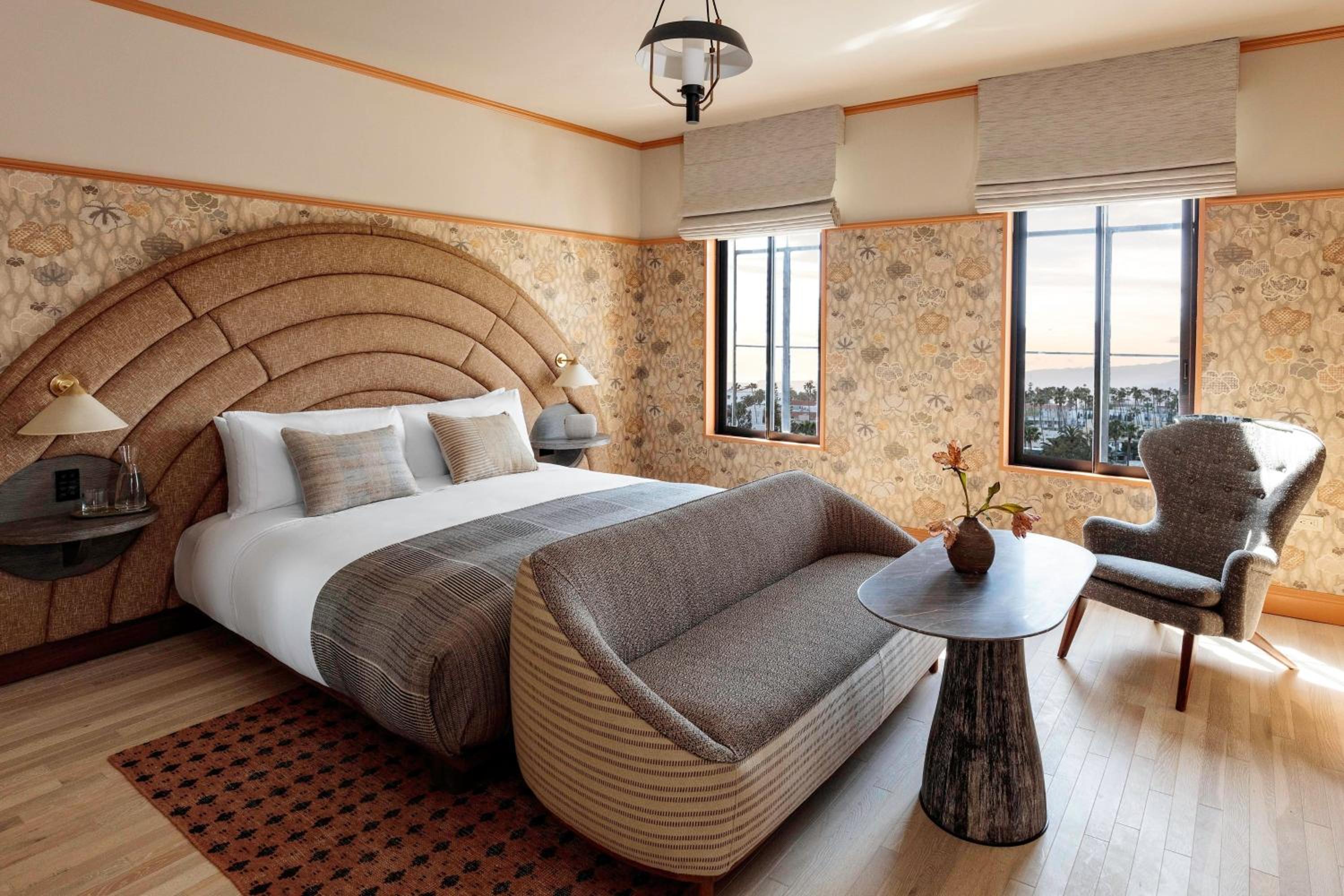 Landmark Grand King, Larger Guest room, 1 King