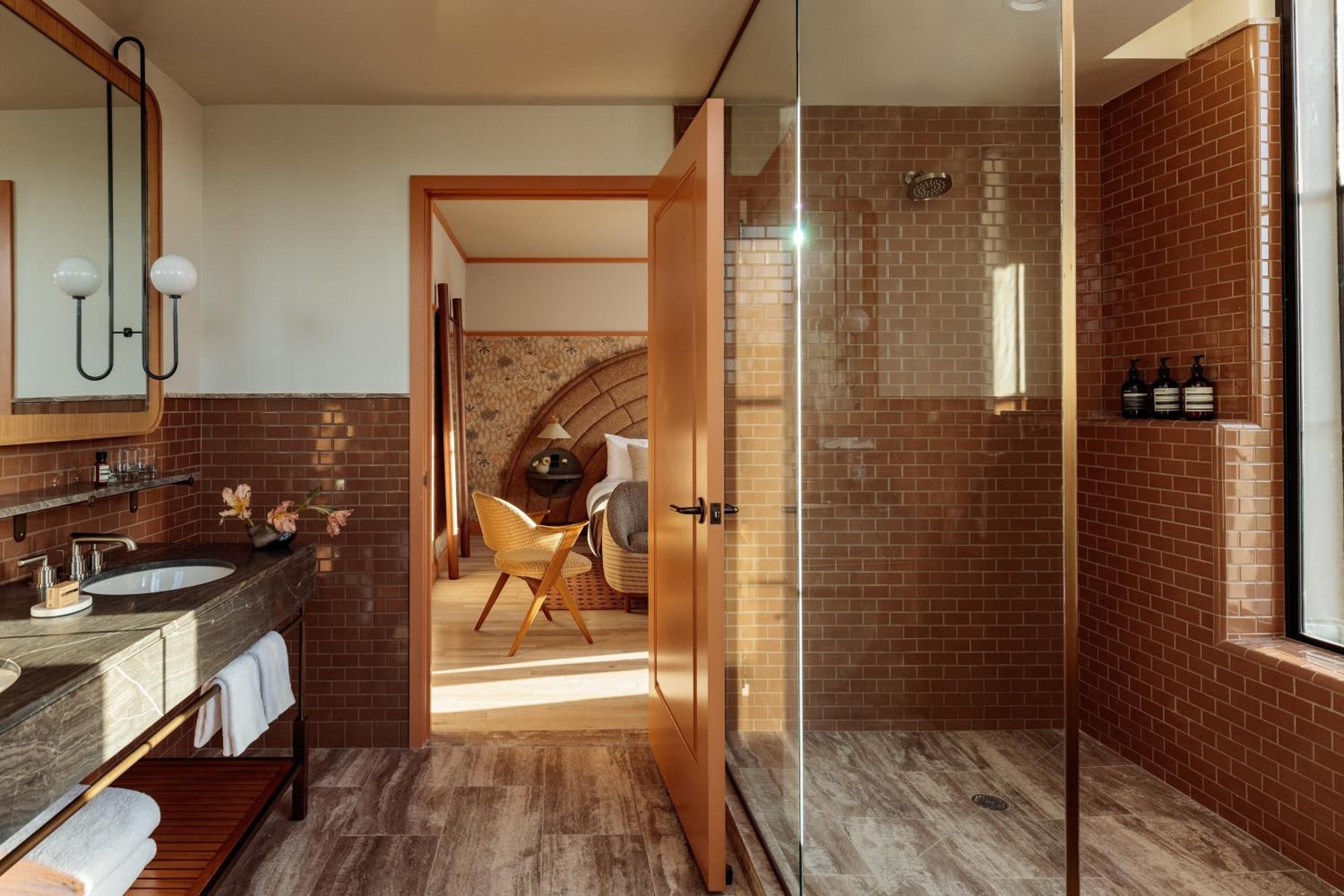Landmark Grand King, Larger Guest room, 1 King
