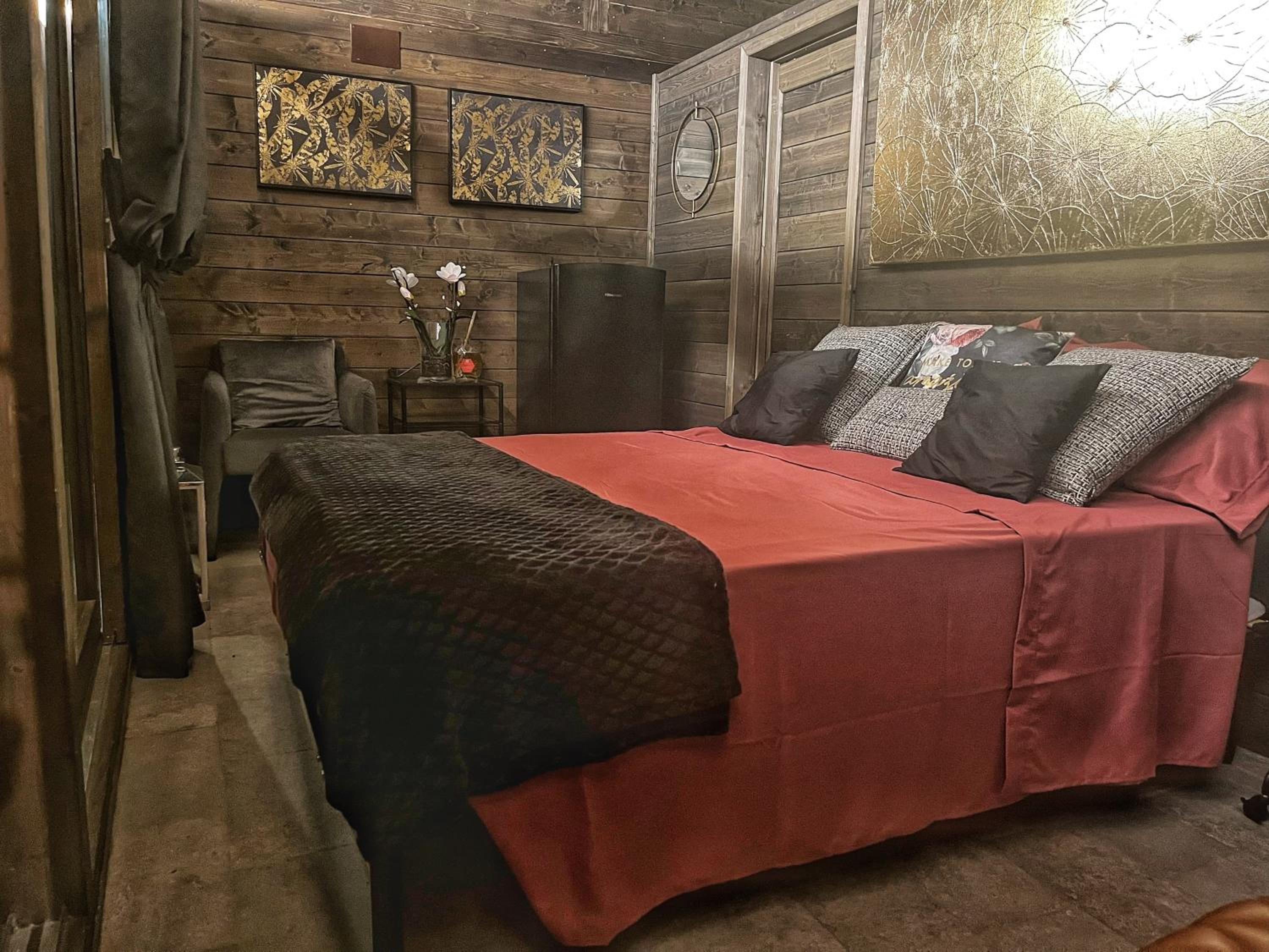 Deluxe Room - Photo 1