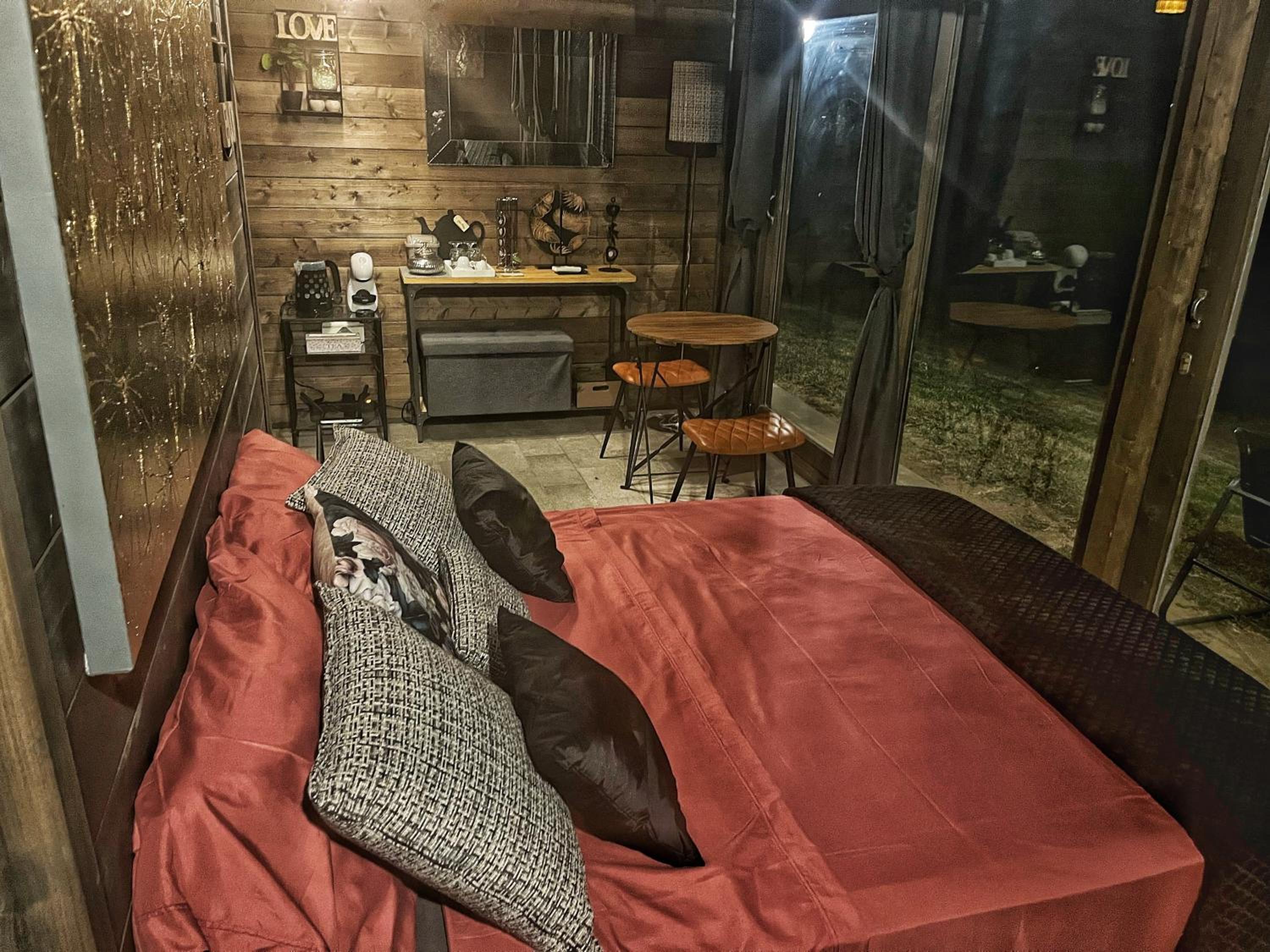 Deluxe Room - Photo 22