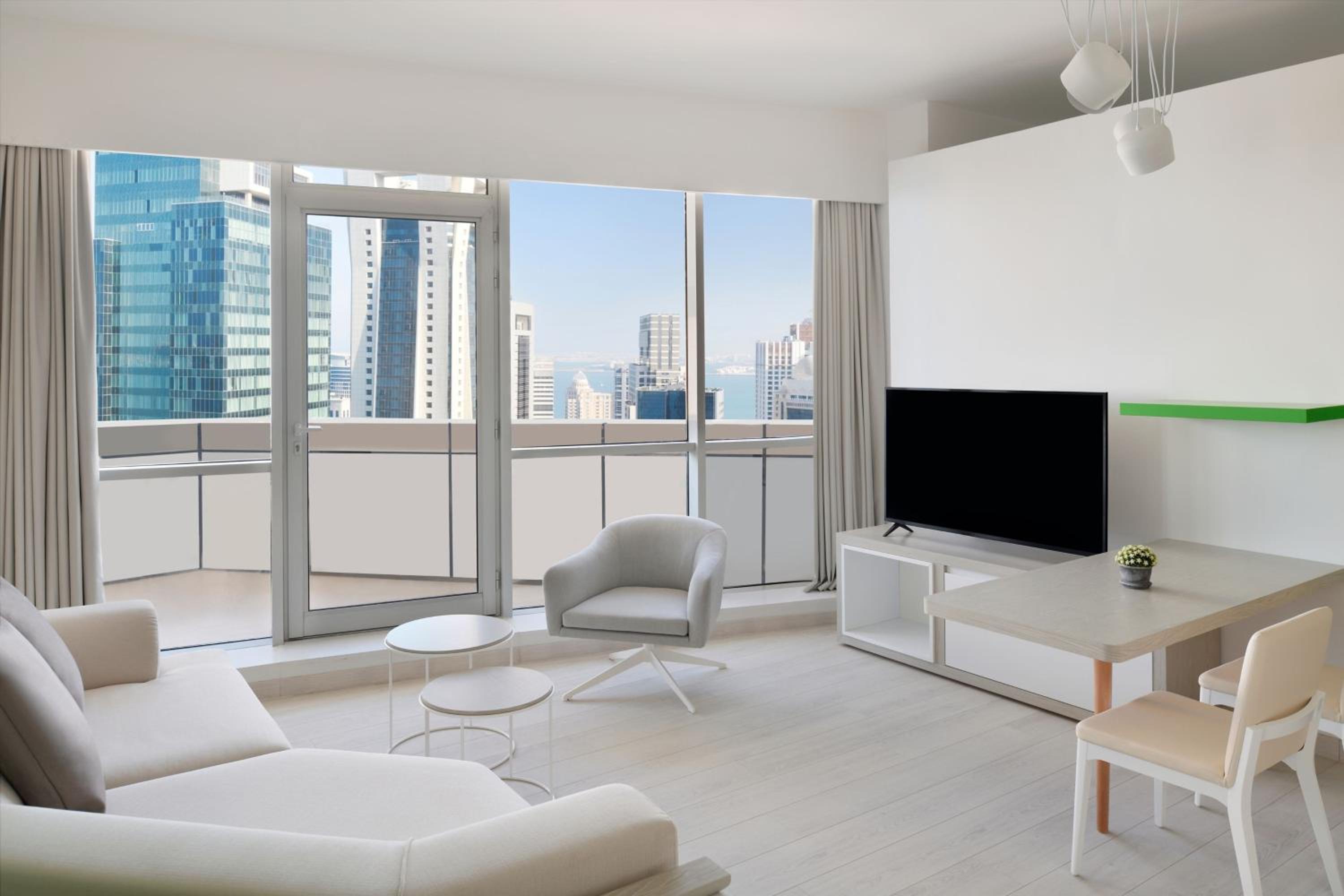 Studio Suite, 1 King, Partial sea view photo 3