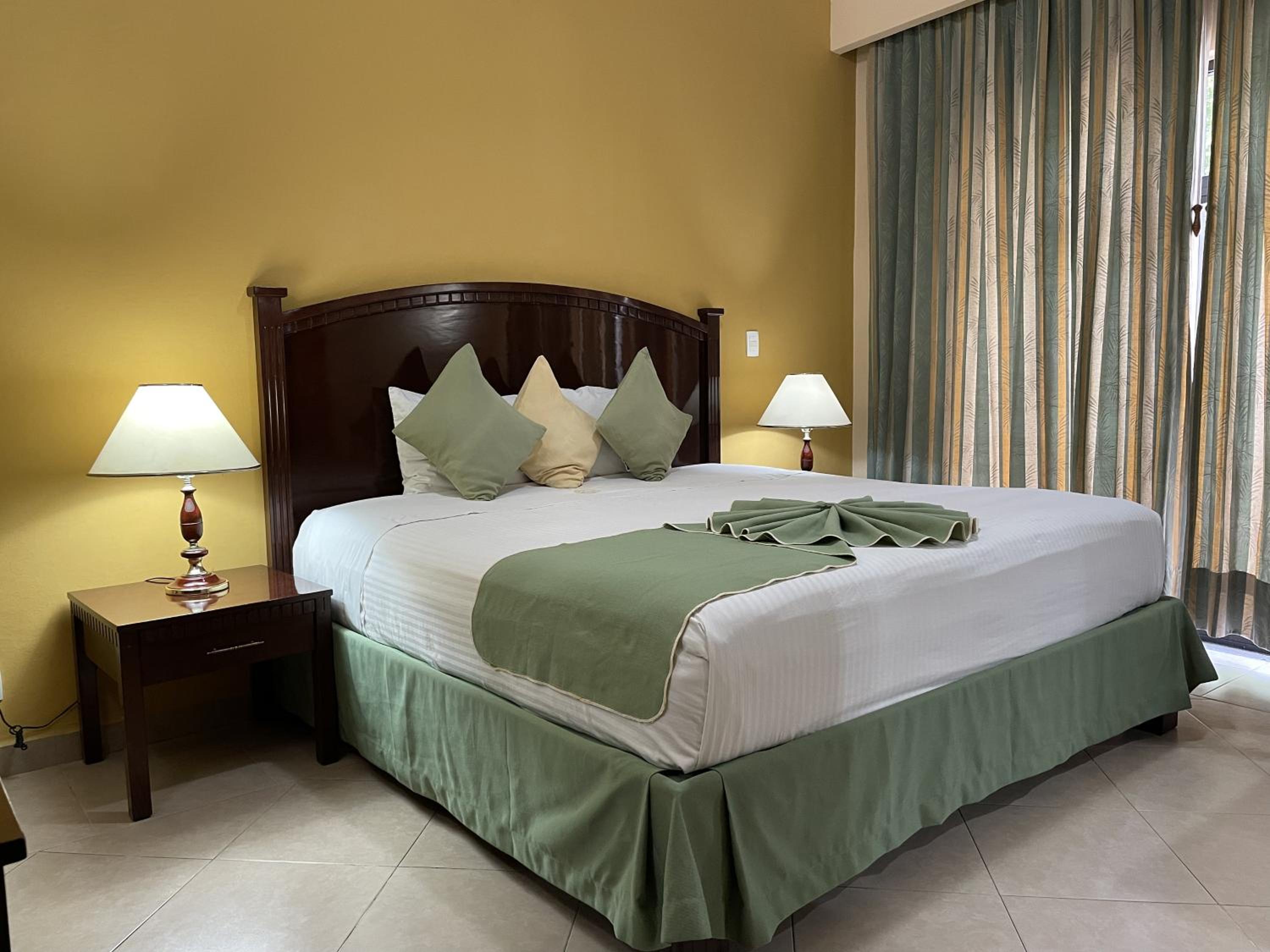 Deluxe Queen Room
