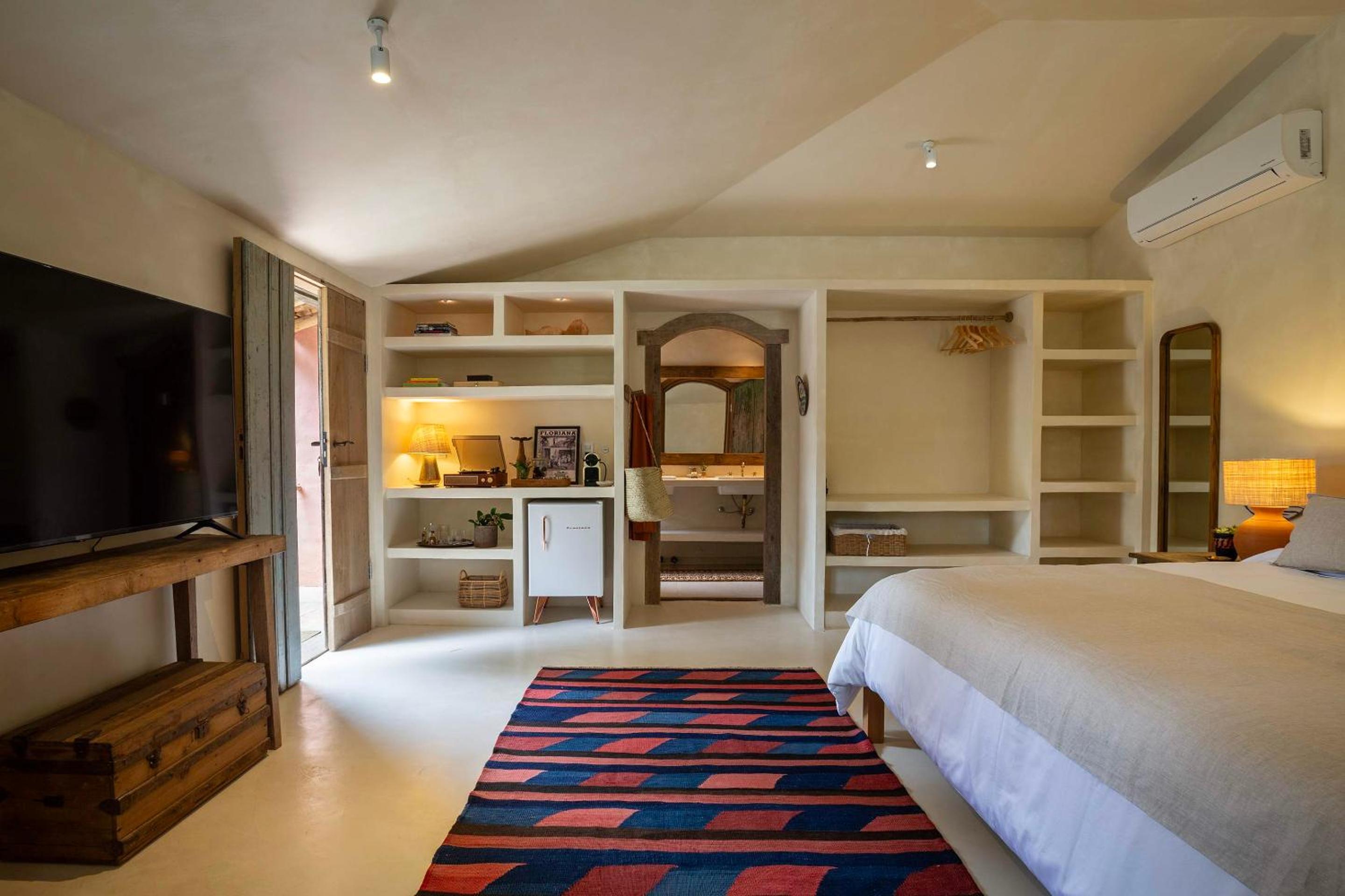 King Suite with Balcony photo 1