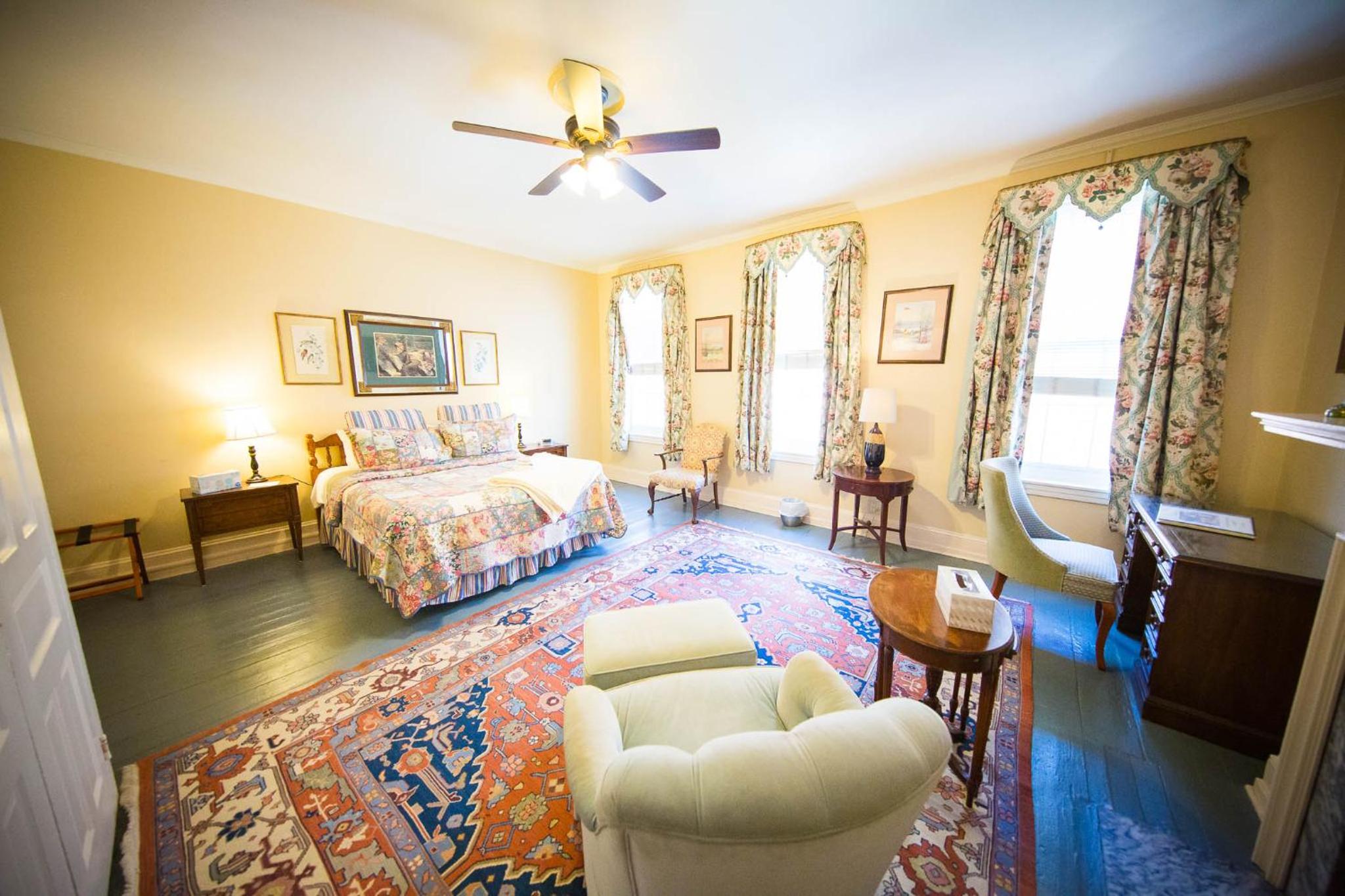 Queen Room with Shared Bathroom #2