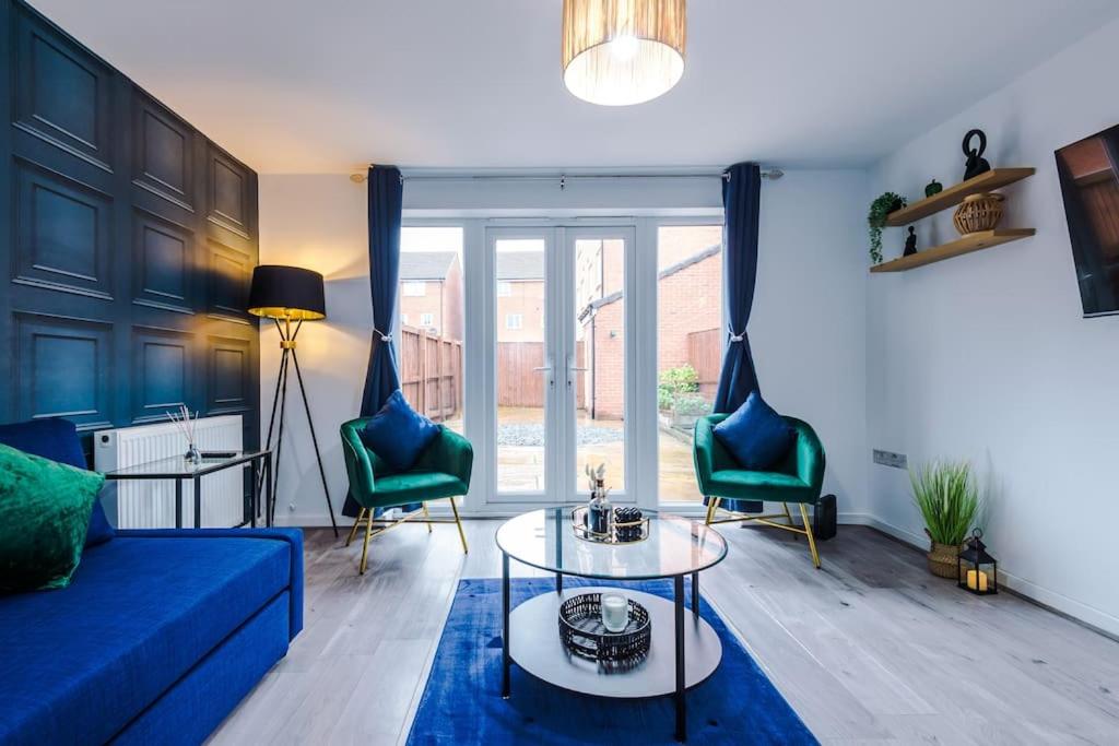 Three-Bedroom House photo 1