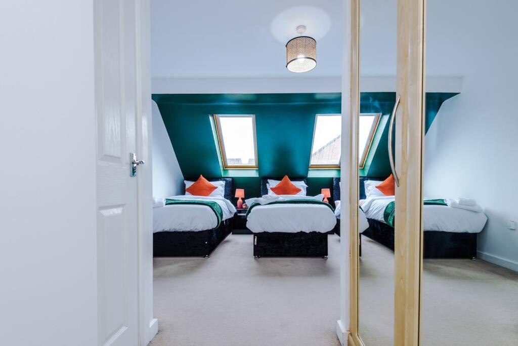 Three-Bedroom House photo 3