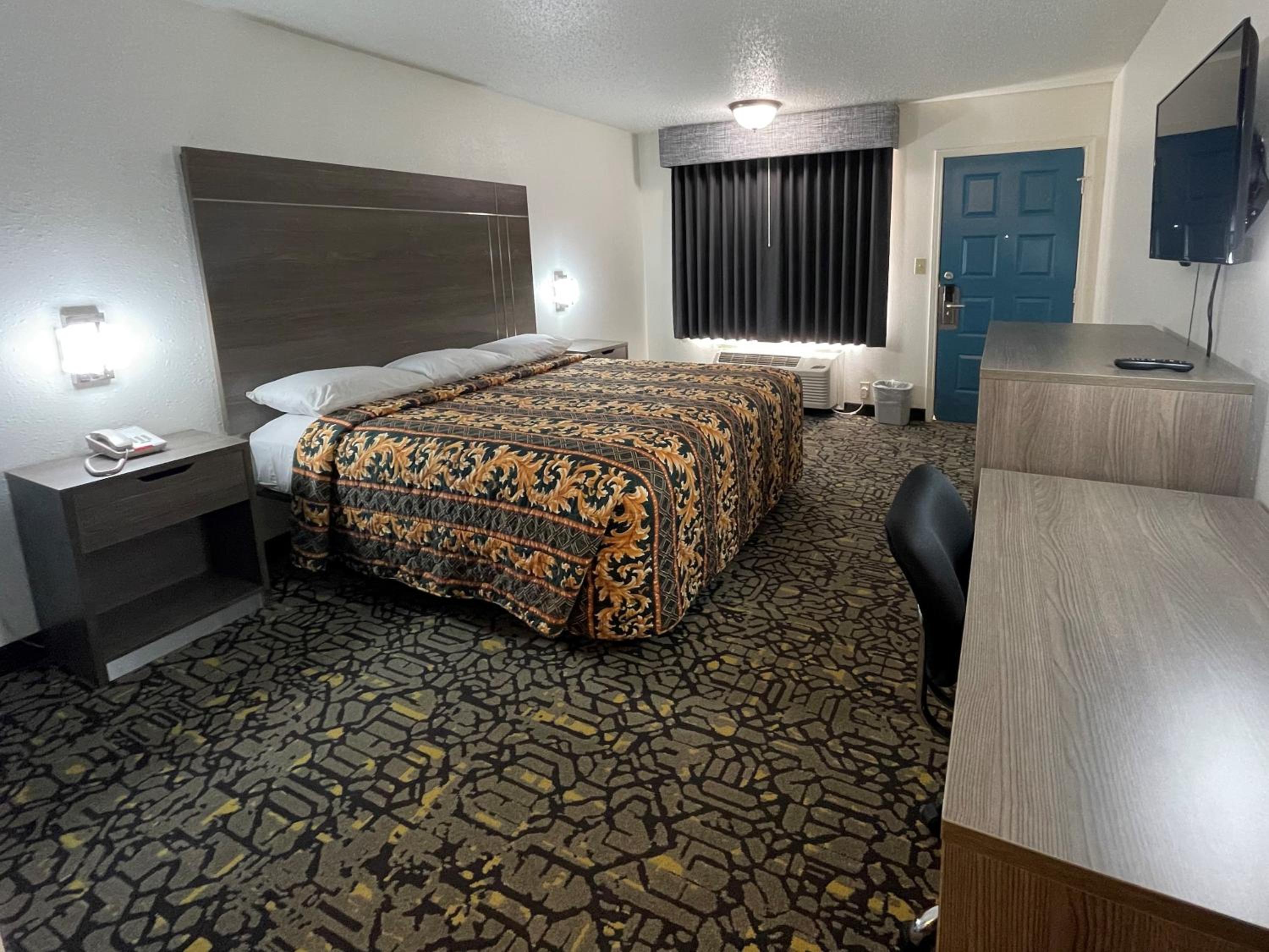 Standard King Room - Non-Smoking