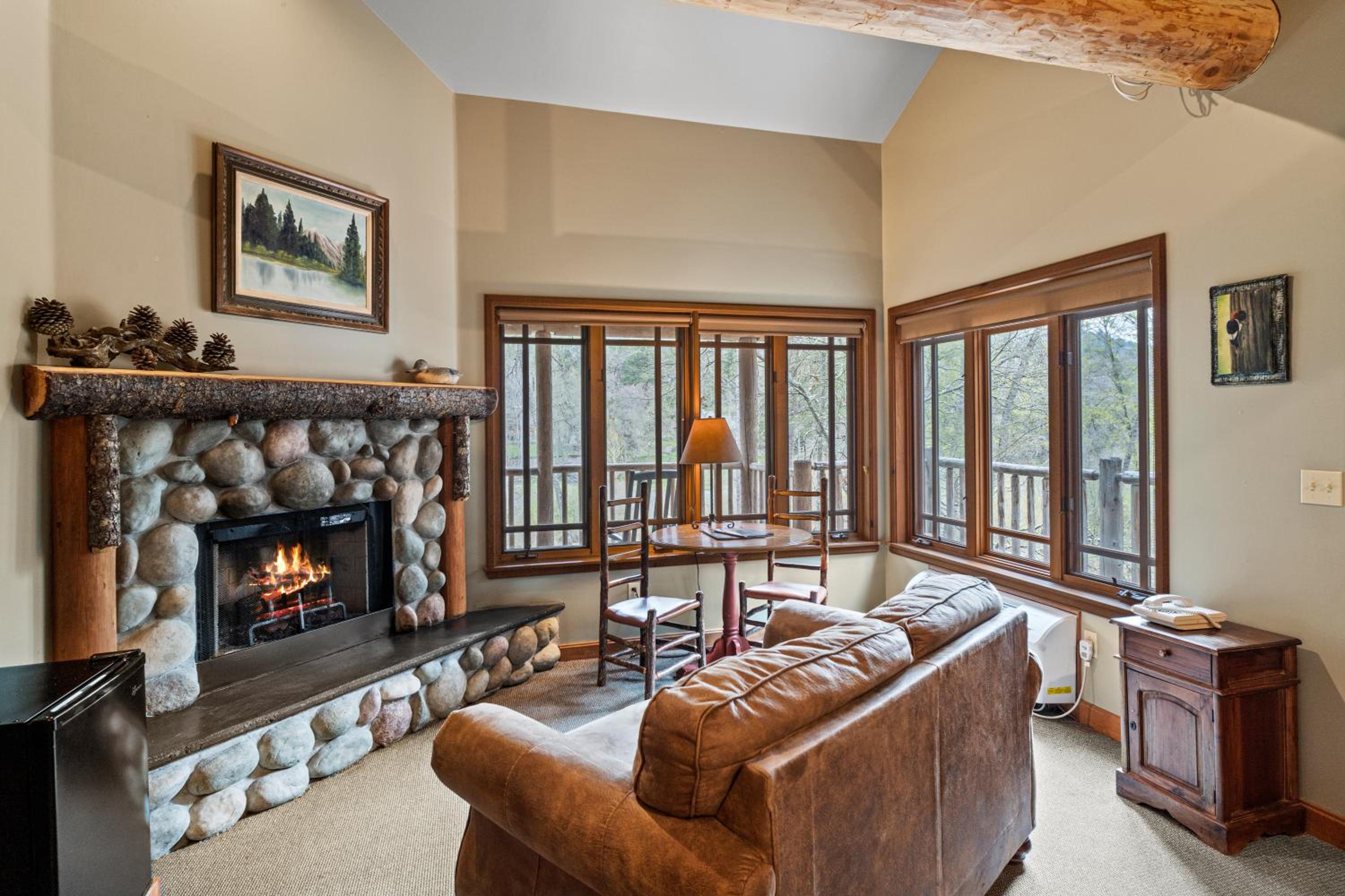 Cabin with King Bed and River View
