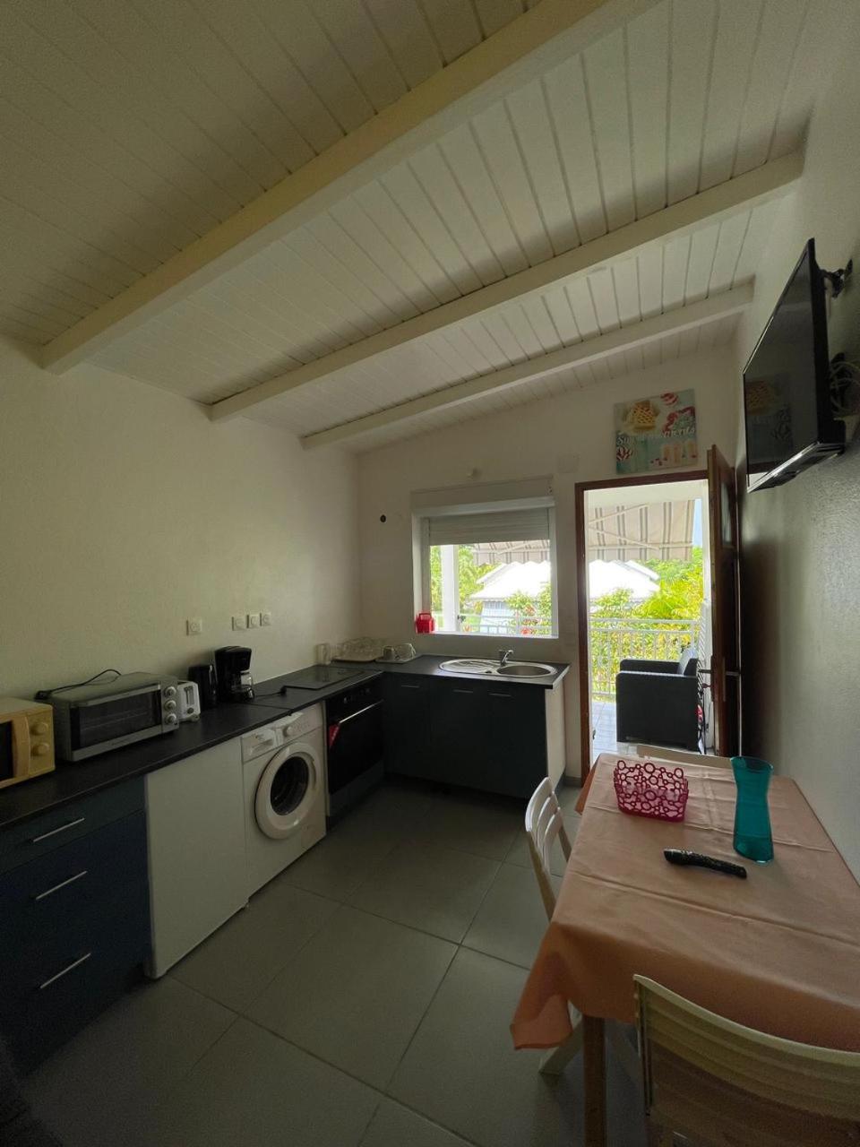 One-Bedroom House - Photo 5