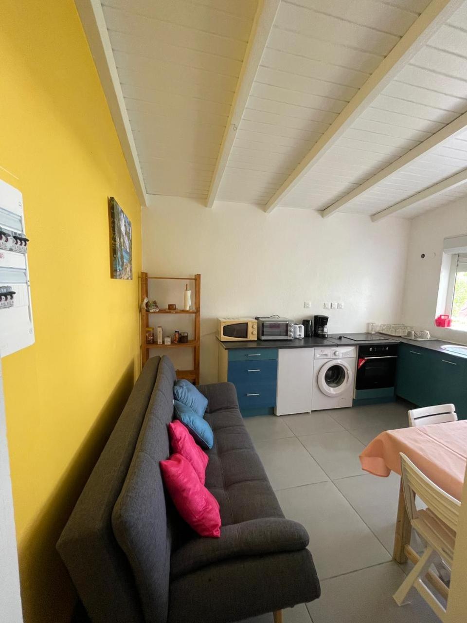 One-Bedroom House - Photo 6