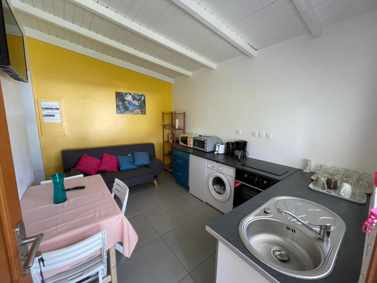One-Bedroom House - Photo 11