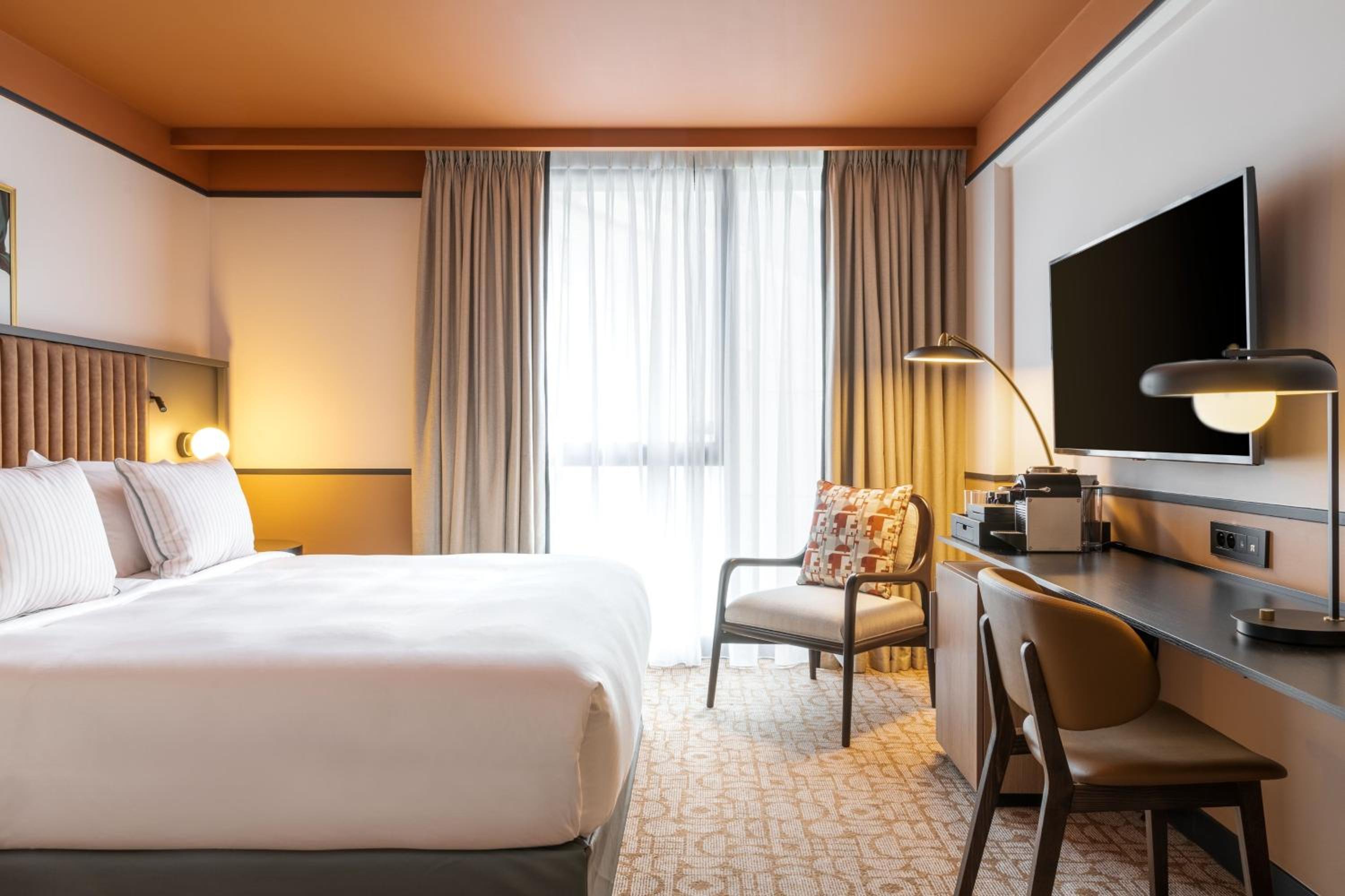 Standard King Room - Photo 14