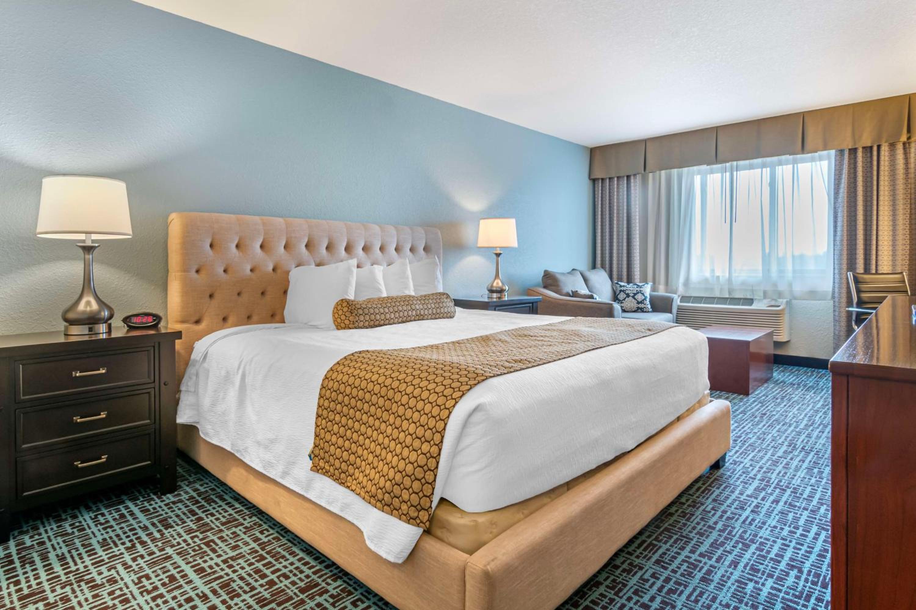 King Room with Sofa Bed and Bath Tub - Disability Access/Non-Smoking - Photo 1