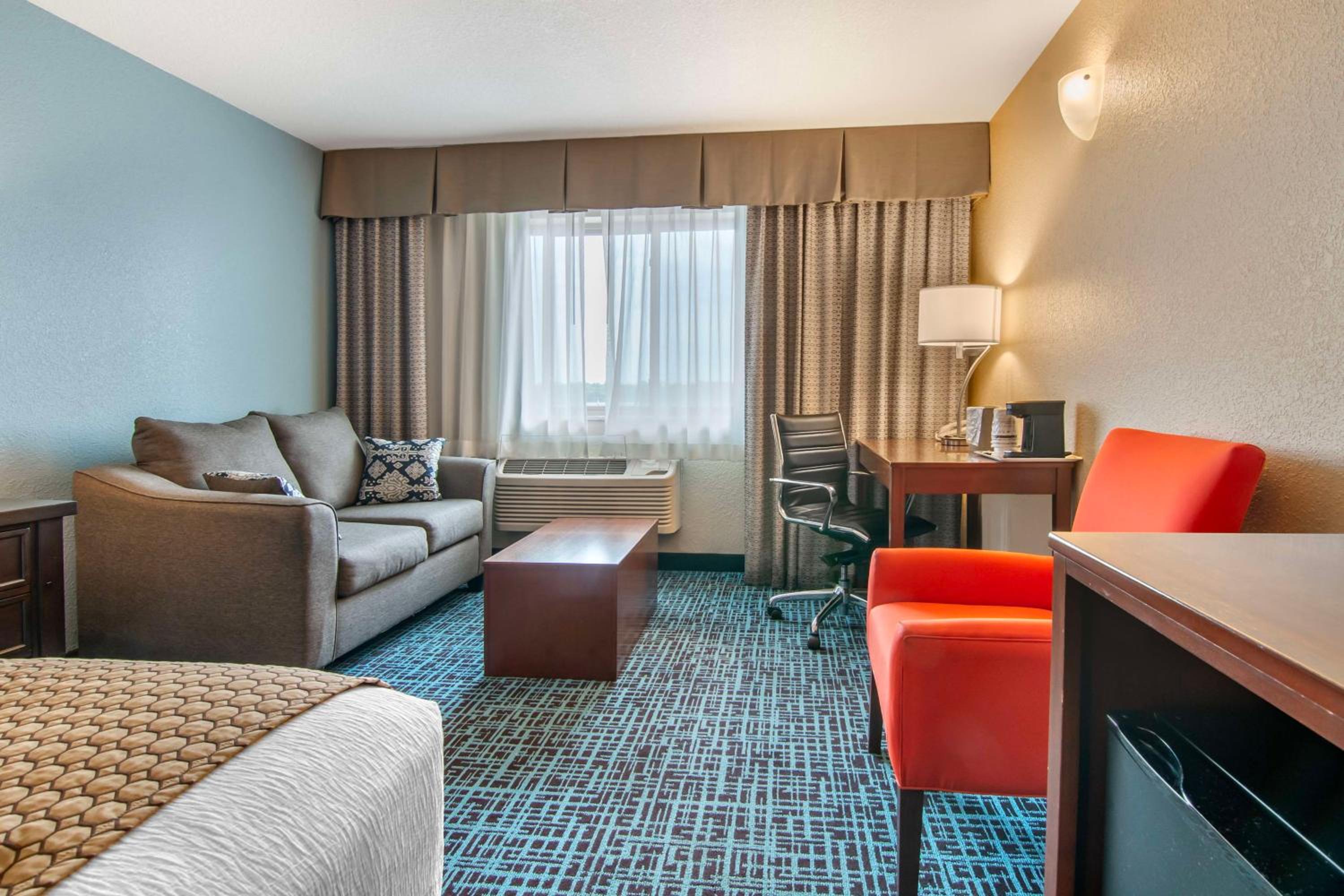 King Room with Sofa Bed and Bath Tub - Disability Access/Non-Smoking - Photo 2