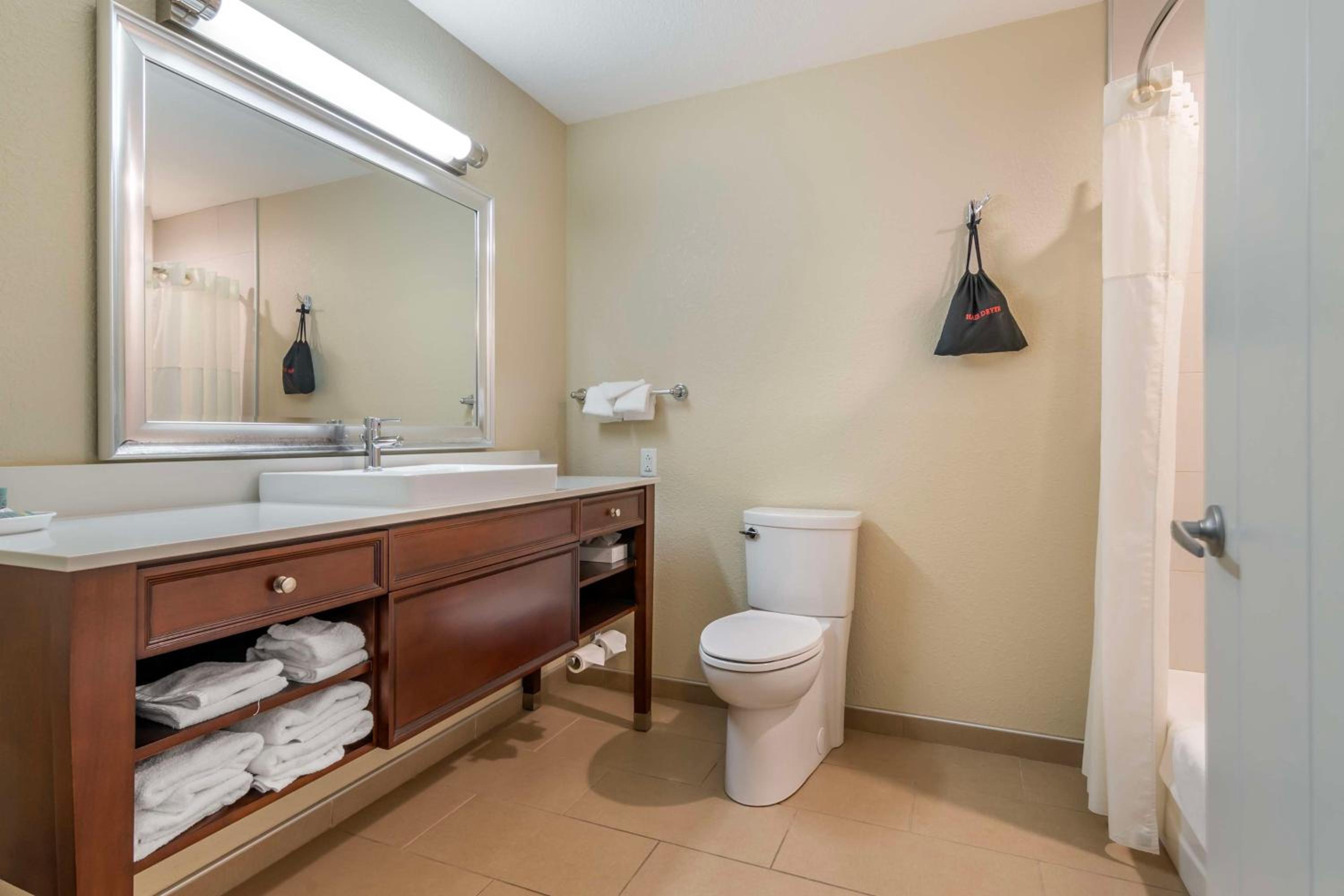 Queen Room with Two Queen Beds and Mobility Accessible Bathtub - Photo 3