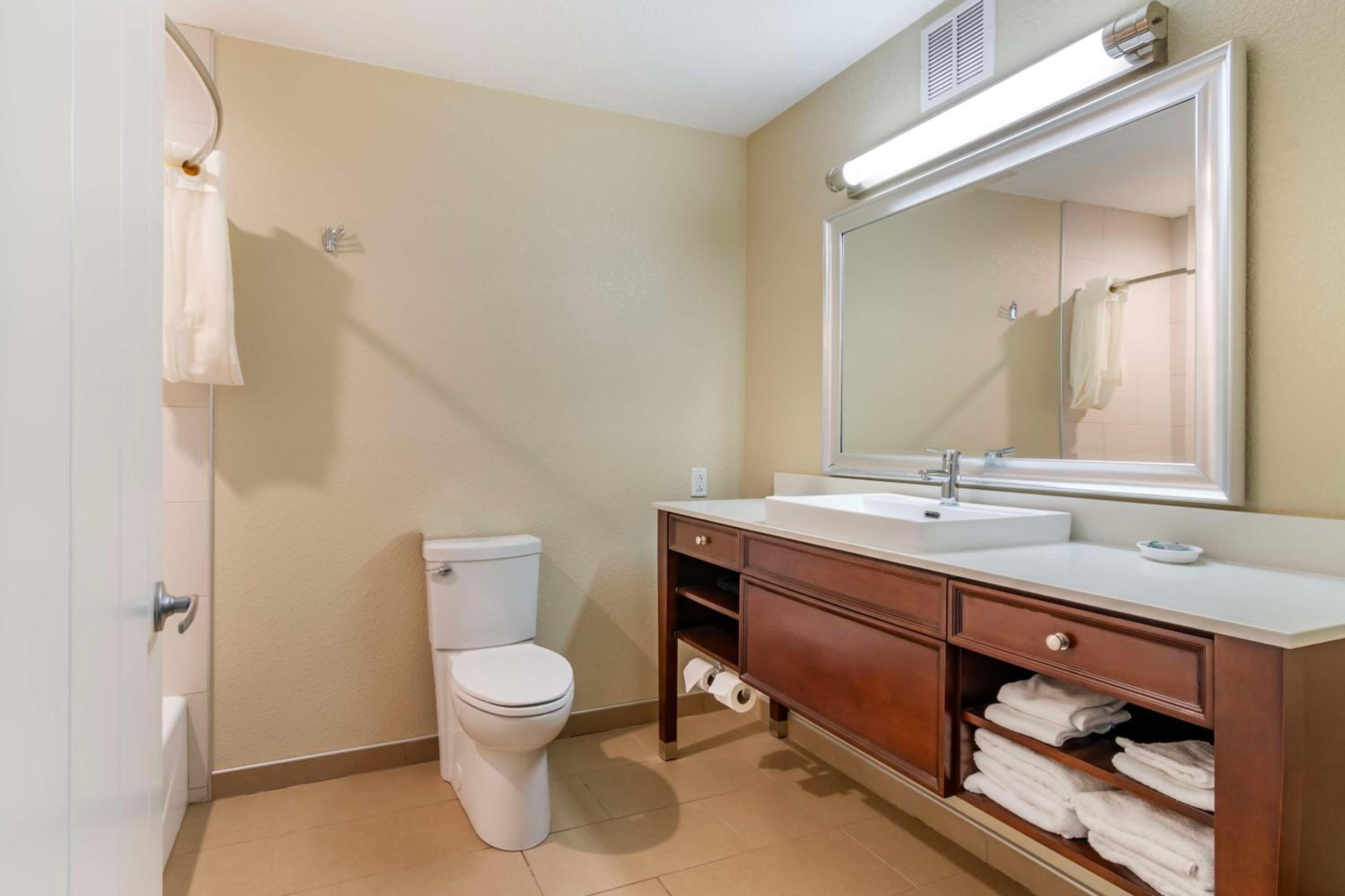 King Room - Non-Smoking - Photo 2