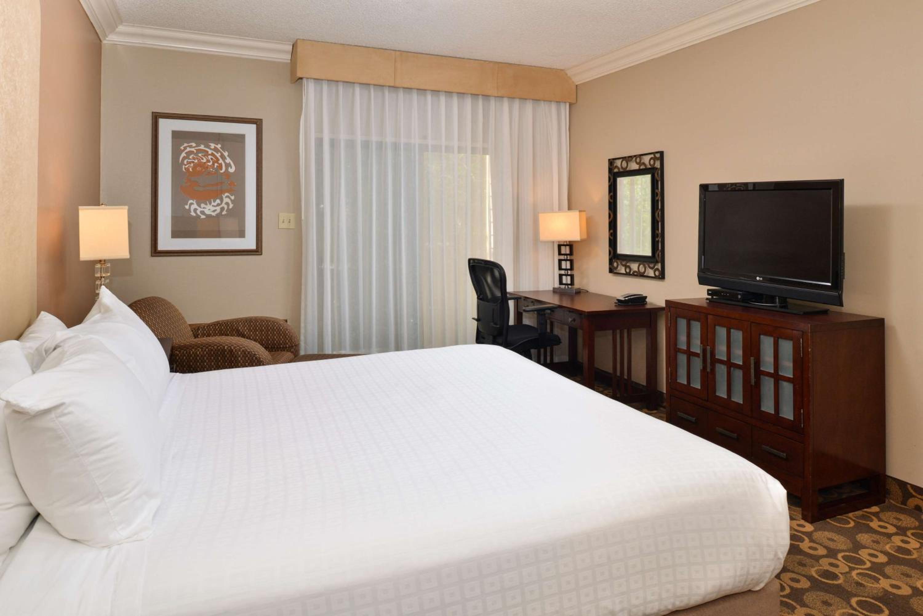 Deluxe King Room - Photo 2