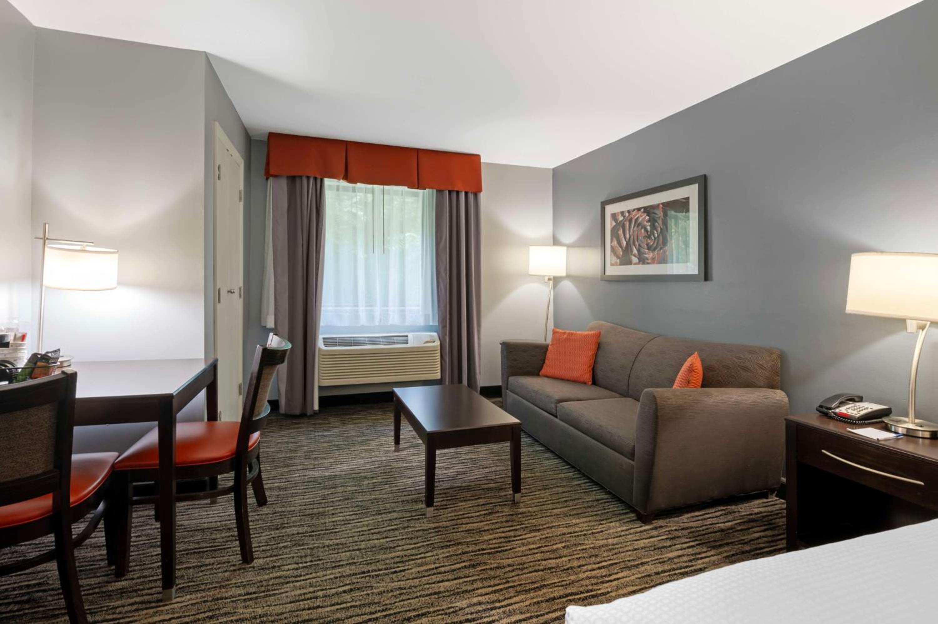 King Room with Sofa Bed - Non-Smoking - Photo 2