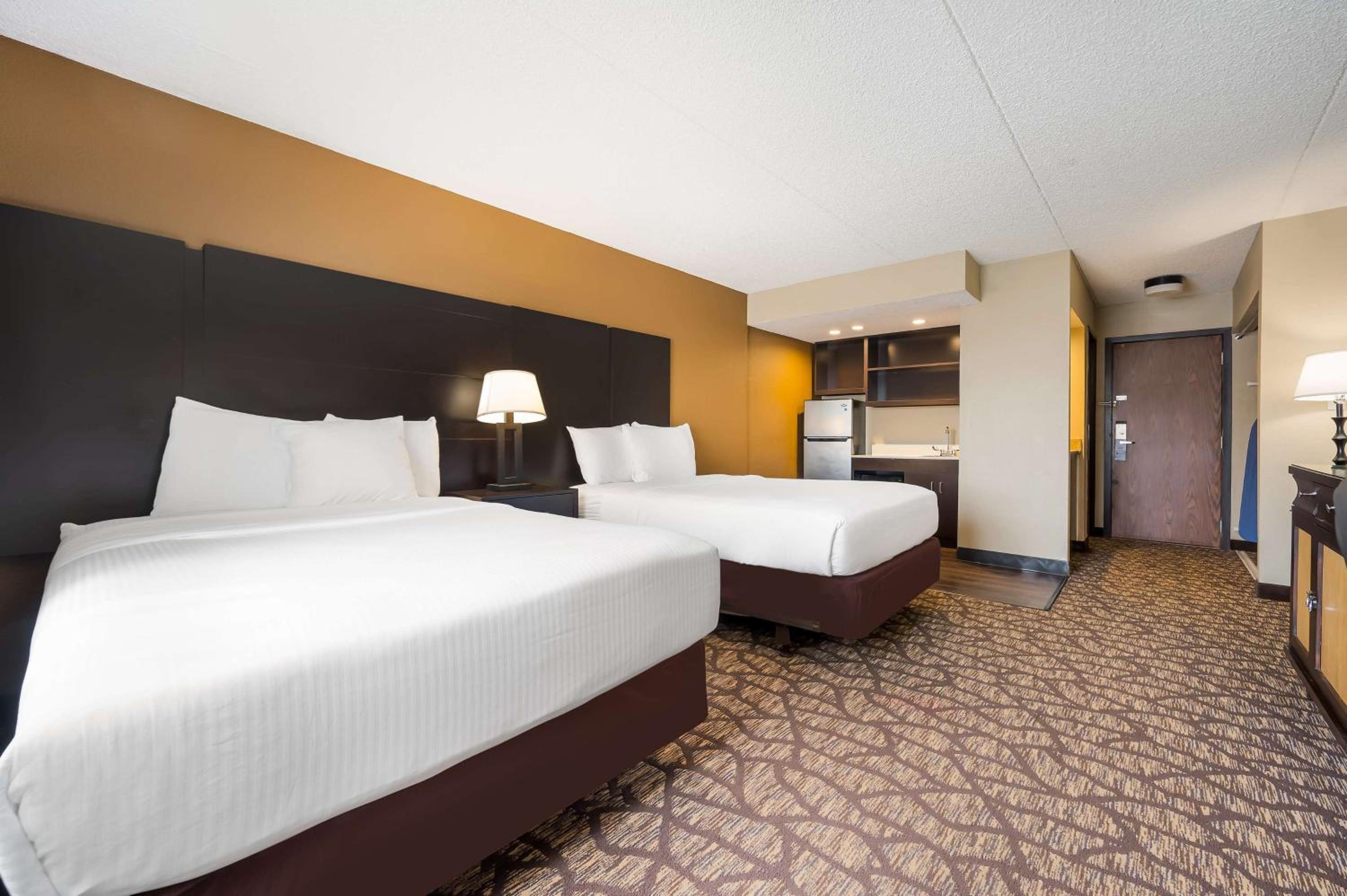 Suite with Two Double Beds and Kitchenette - First Floor/Non-Smoking - Photo 1