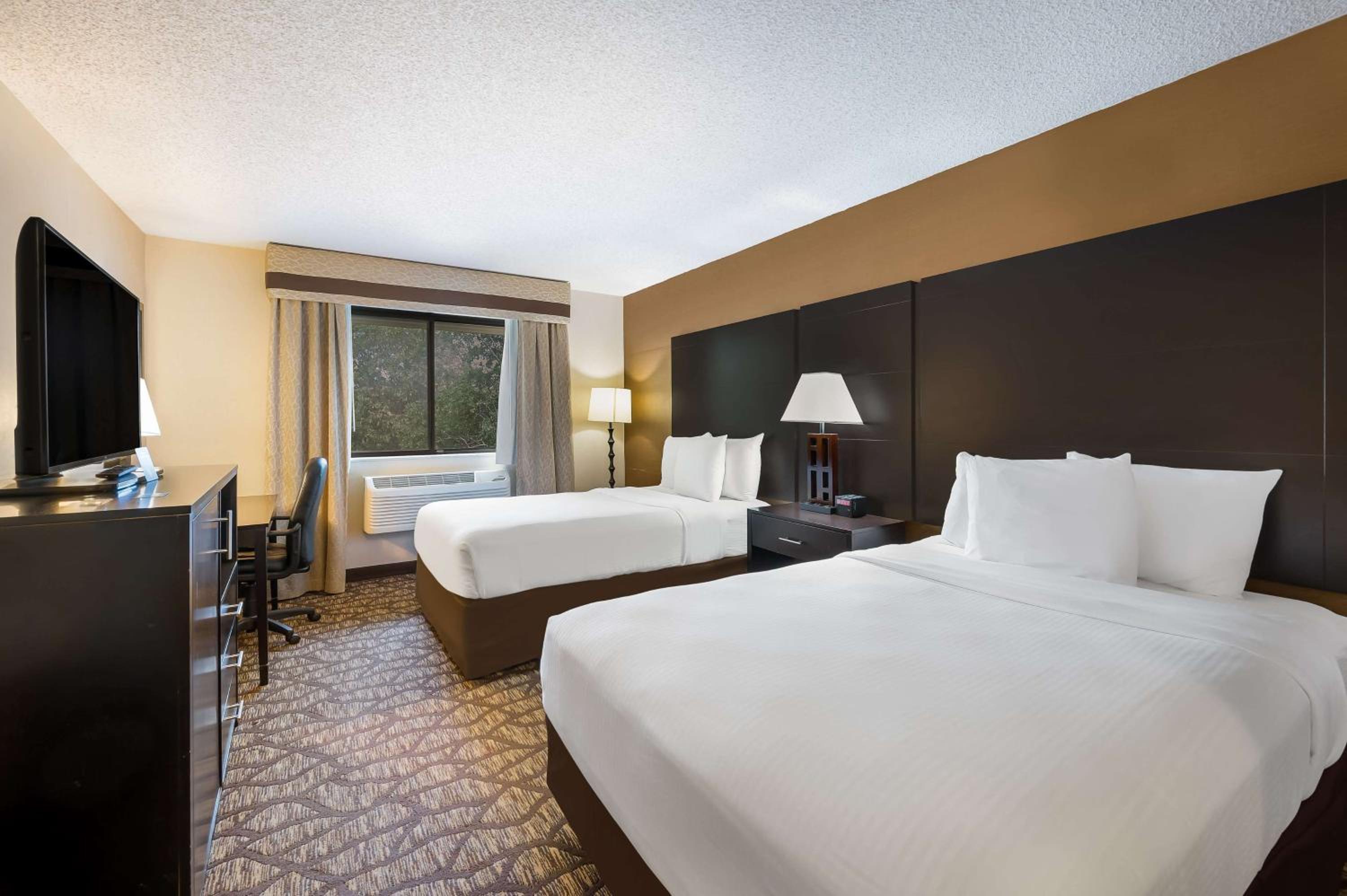 Double Room with Two Double Beds - Non-Smoking - Photo 1