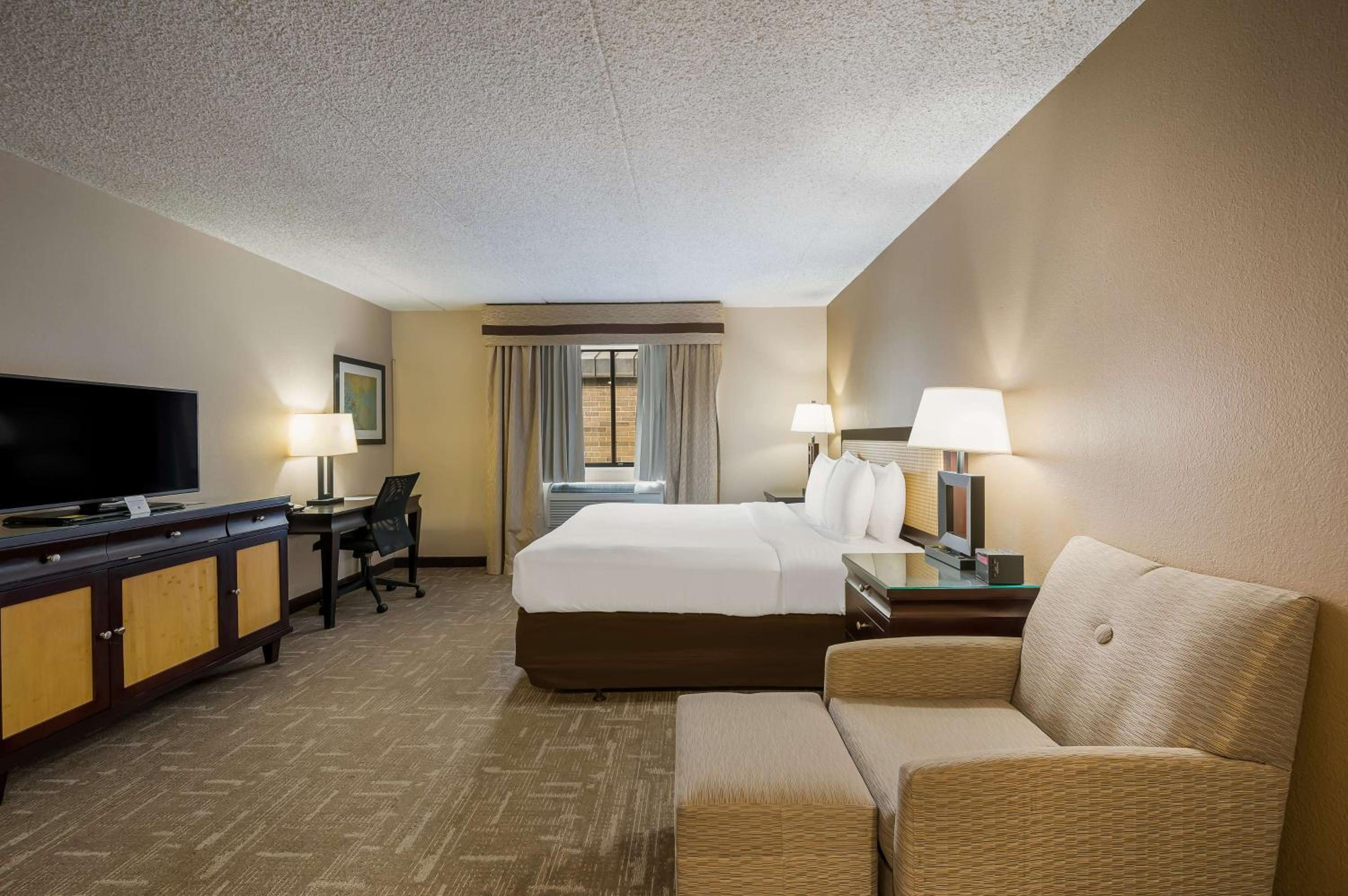 King Suite with Kitchenette - First Floor - Photo 4