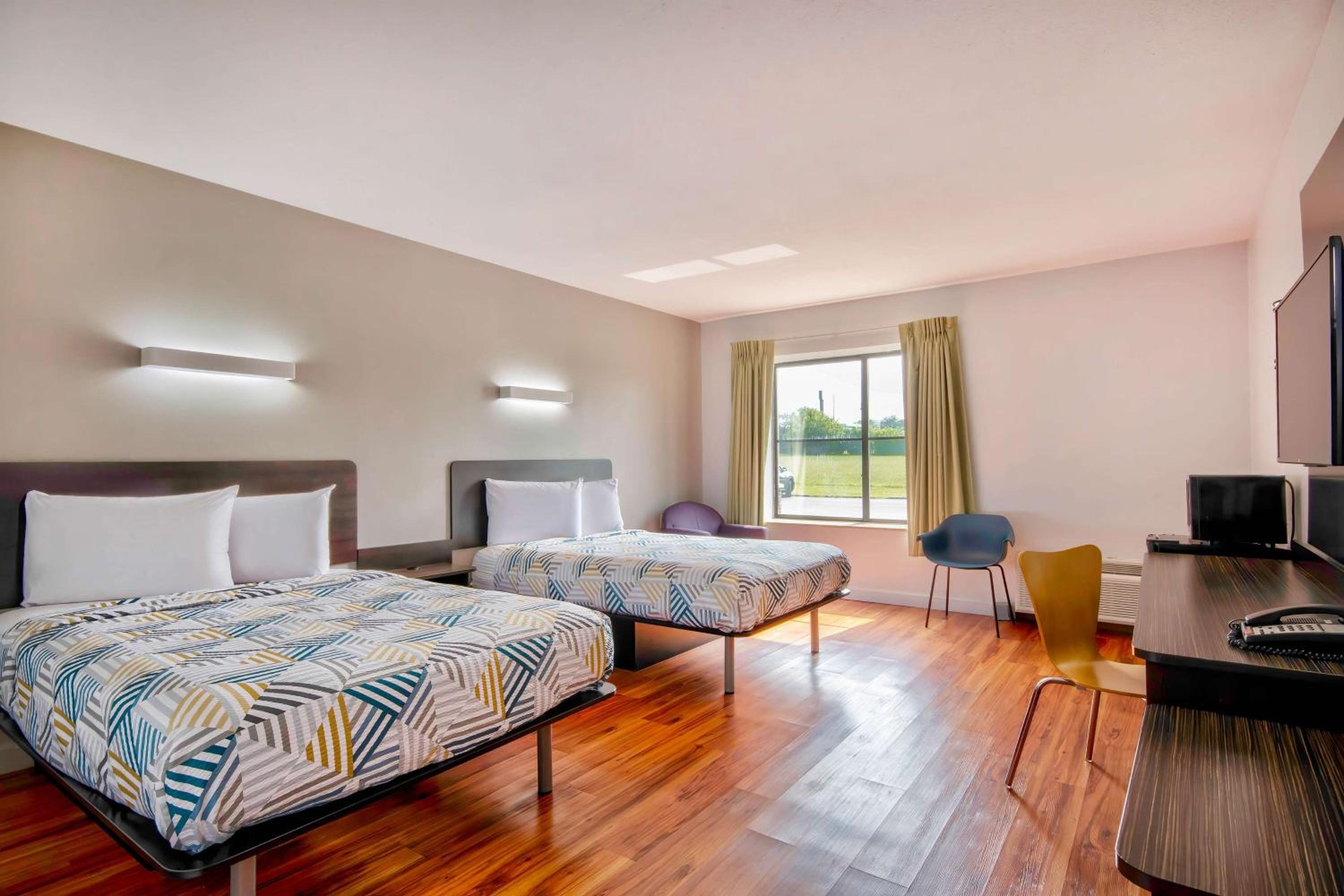 Quadruple Room - Non-Smoking - Photo 1