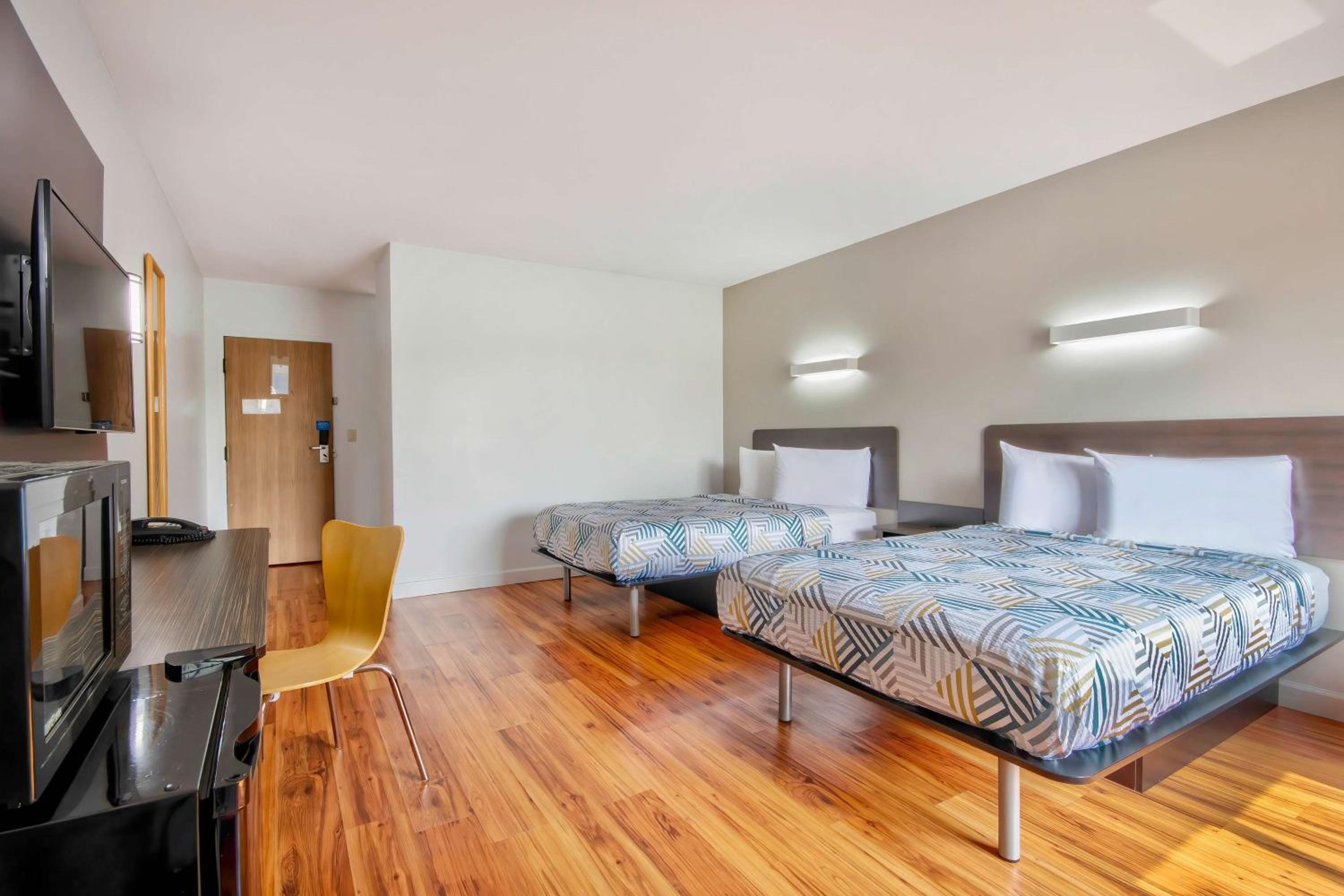 Quadruple Room - Non-Smoking - Photo 7