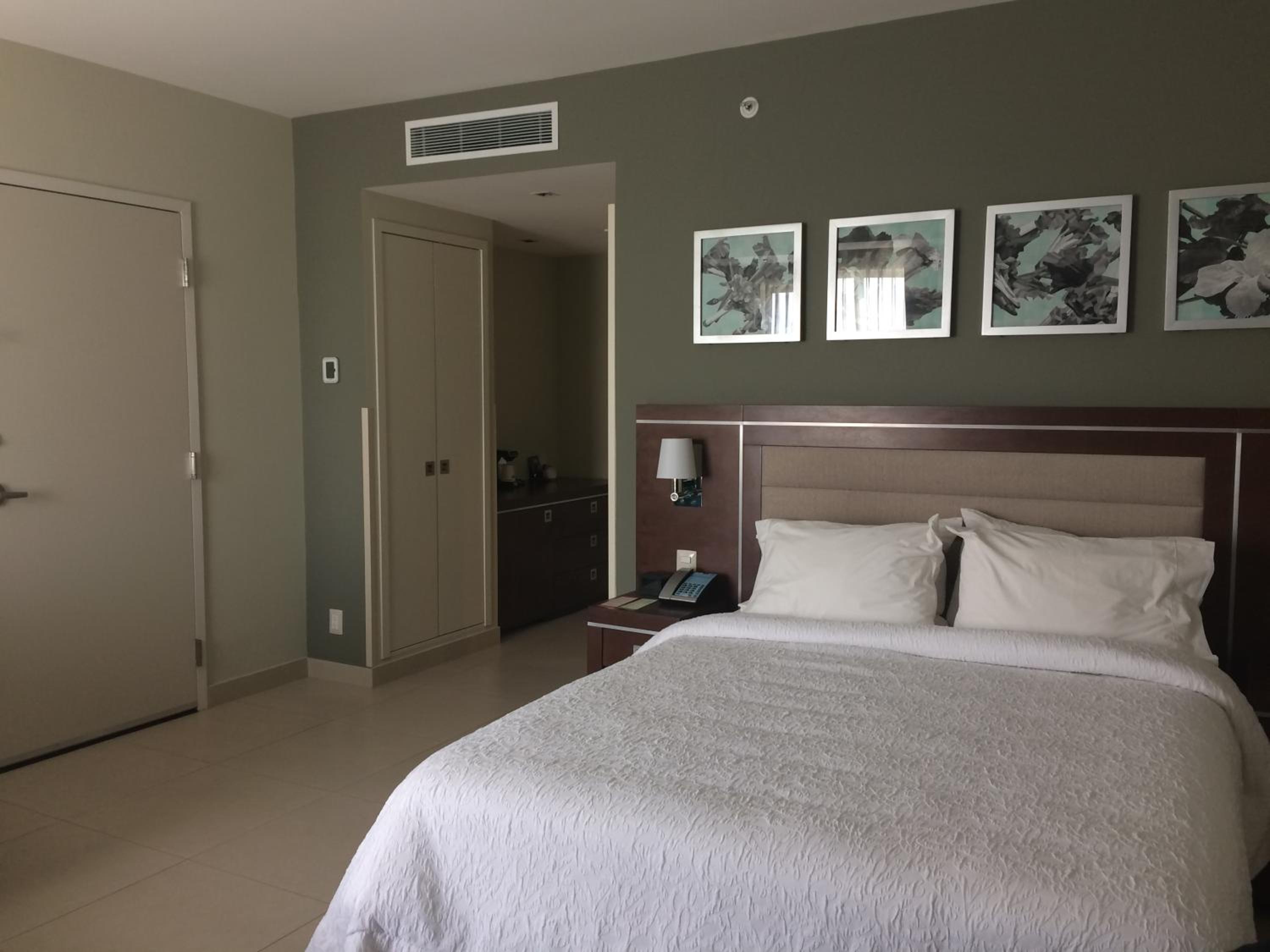 Queen Bed with Sofa Bed - Non Smoking
