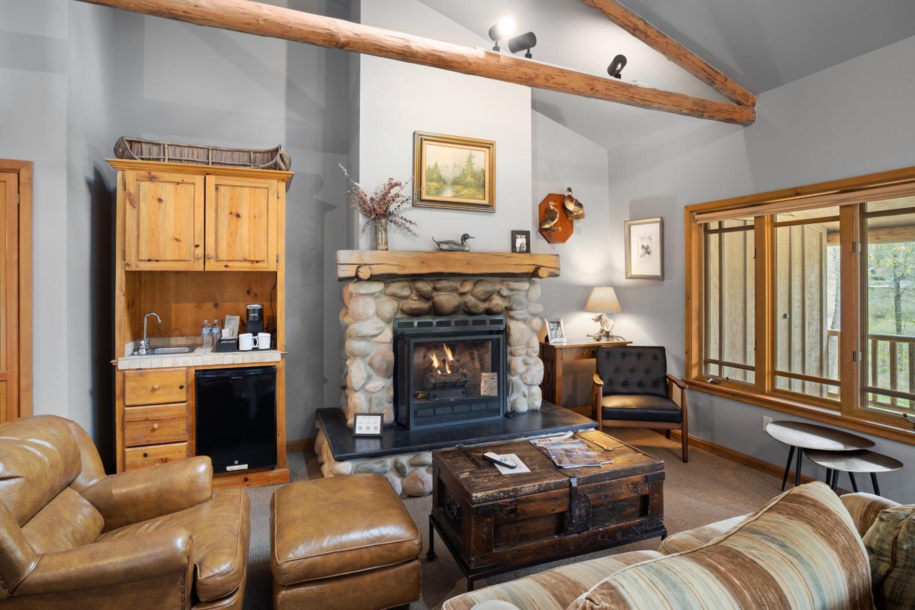 Cabin with King Bed and Spa Bath